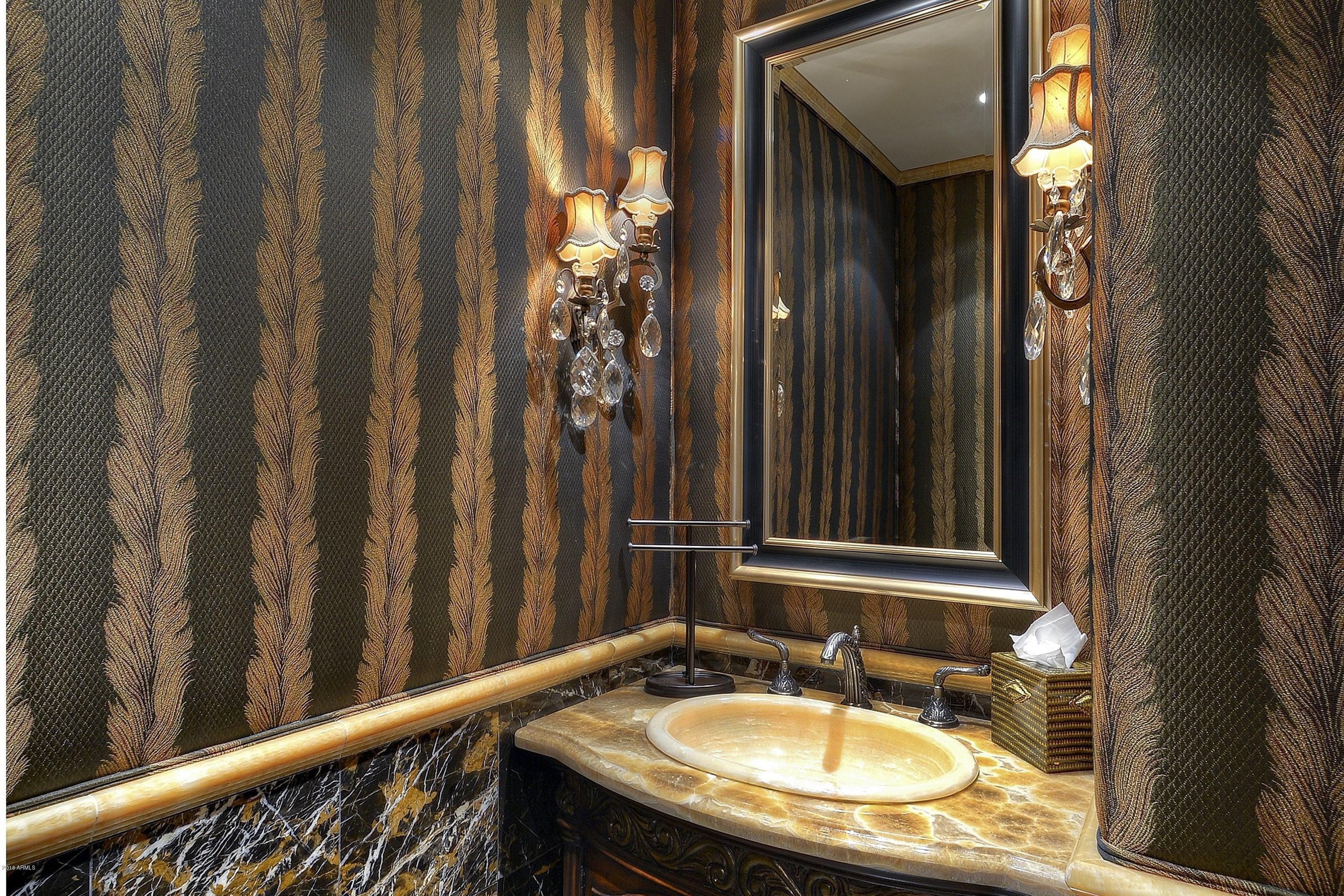 SCOTTSDALE WATERFRONT RESIDENCES - Residential