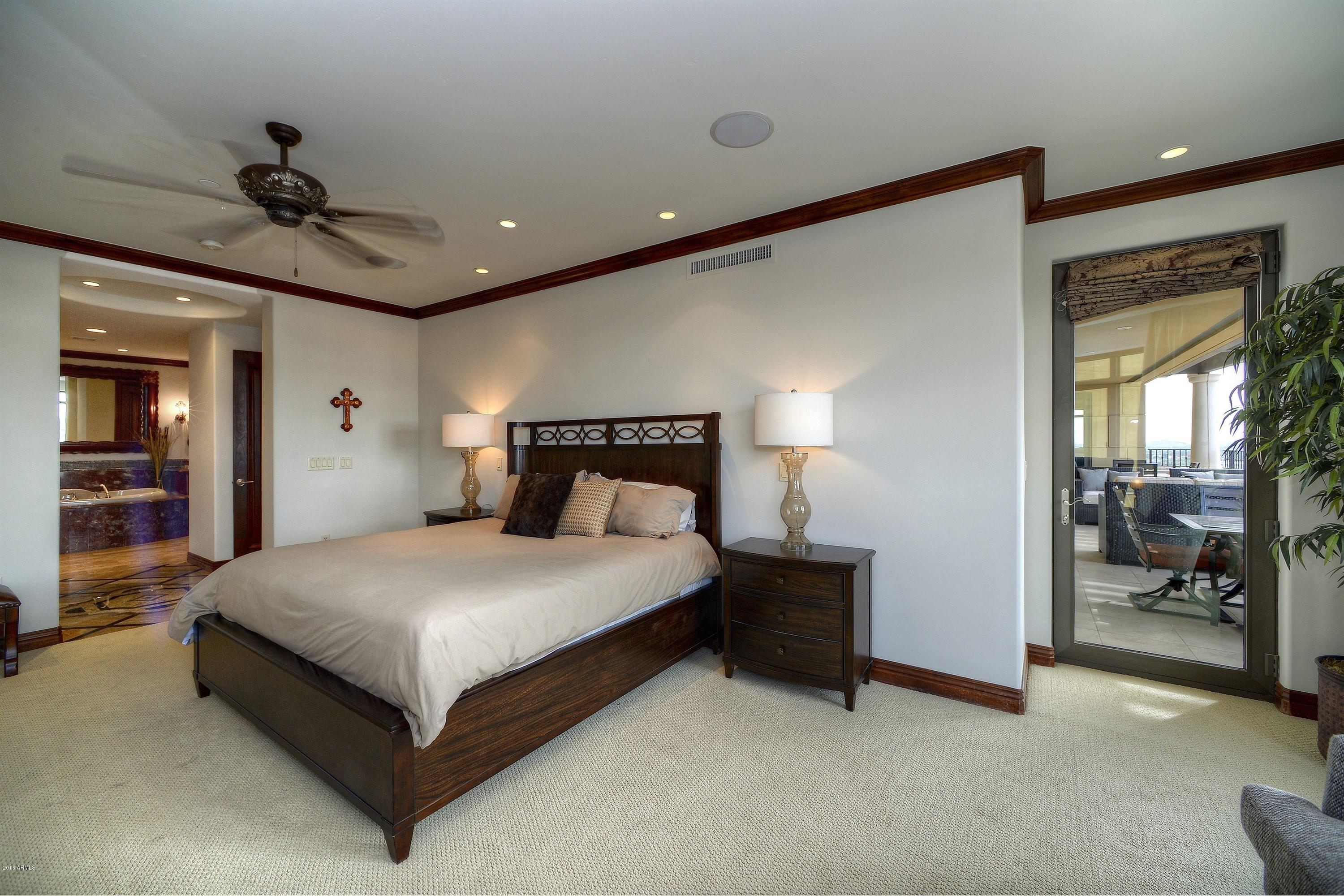 SCOTTSDALE WATERFRONT RESIDENCES - Residential