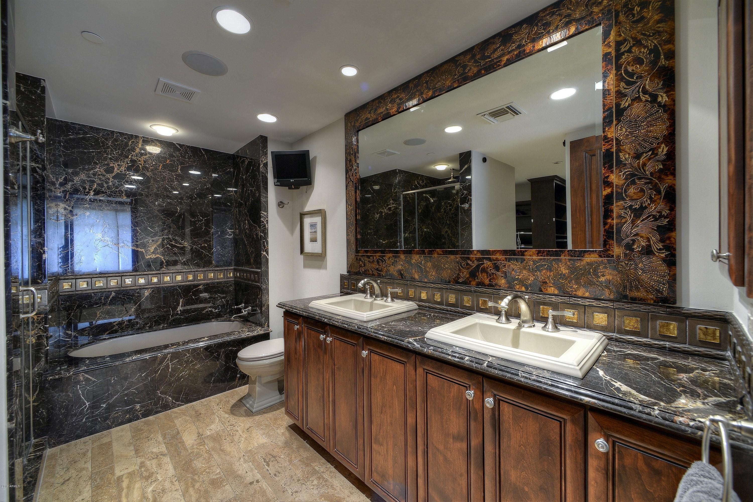 SCOTTSDALE WATERFRONT RESIDENCES - Residential