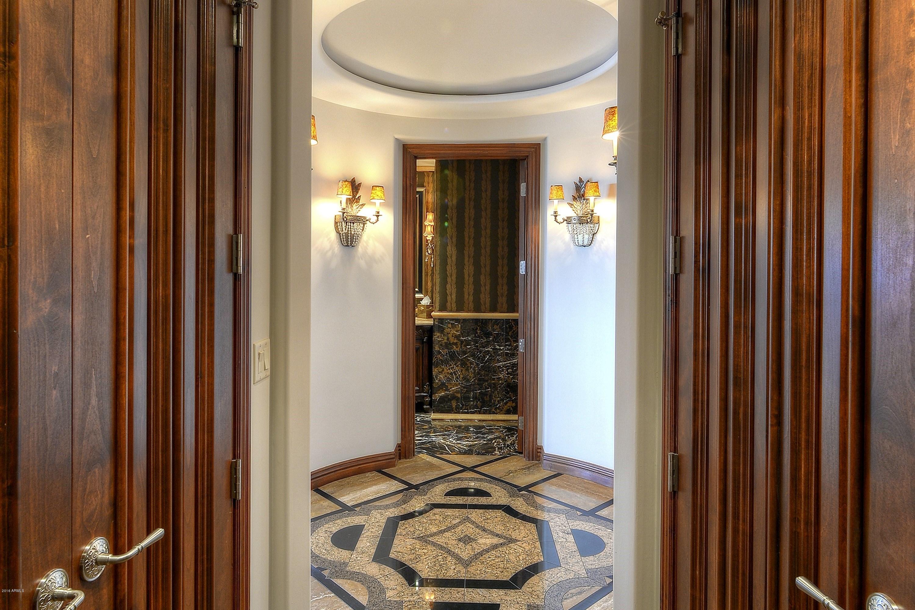 SCOTTSDALE WATERFRONT RESIDENCES - Residential