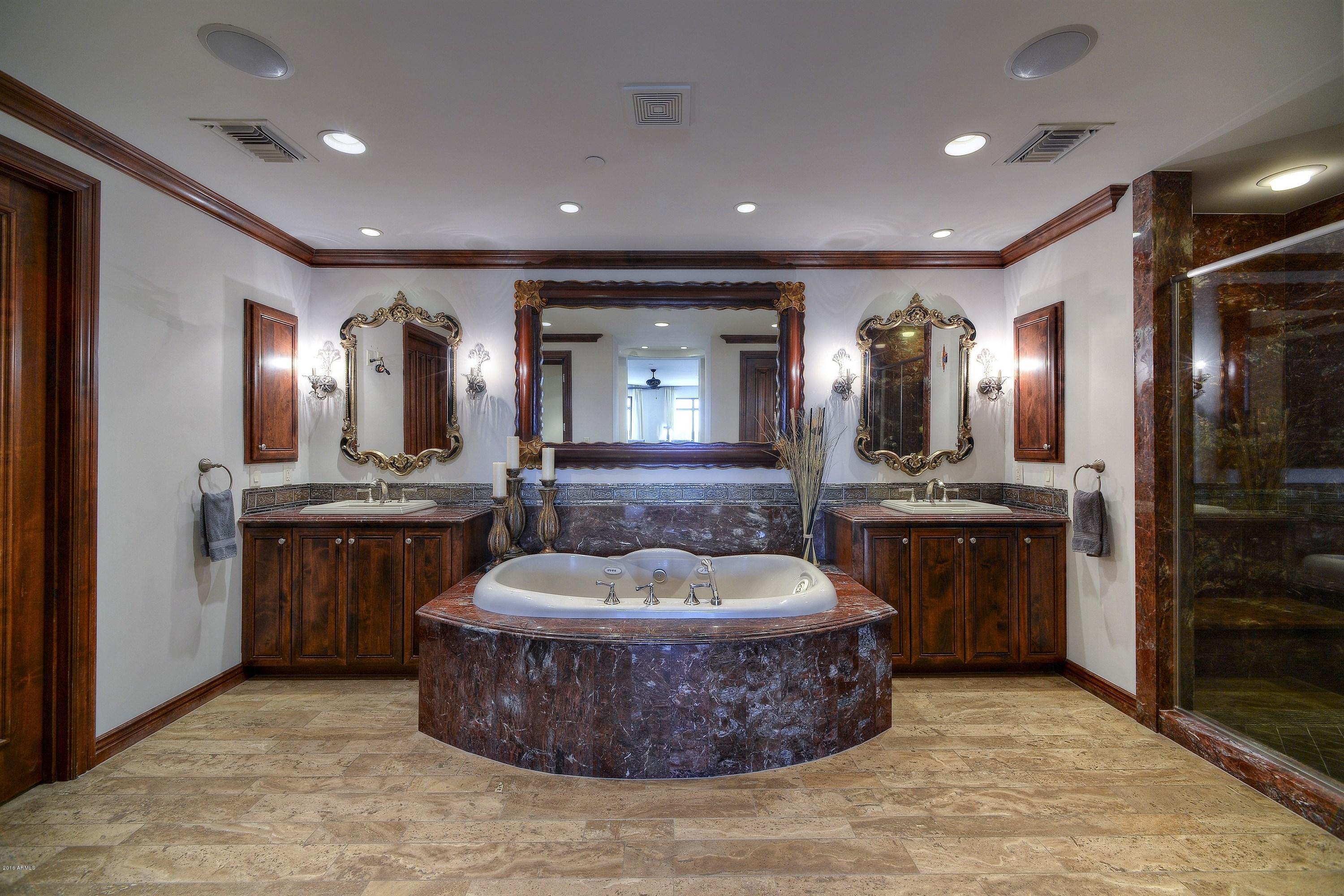 SCOTTSDALE WATERFRONT RESIDENCES - Residential