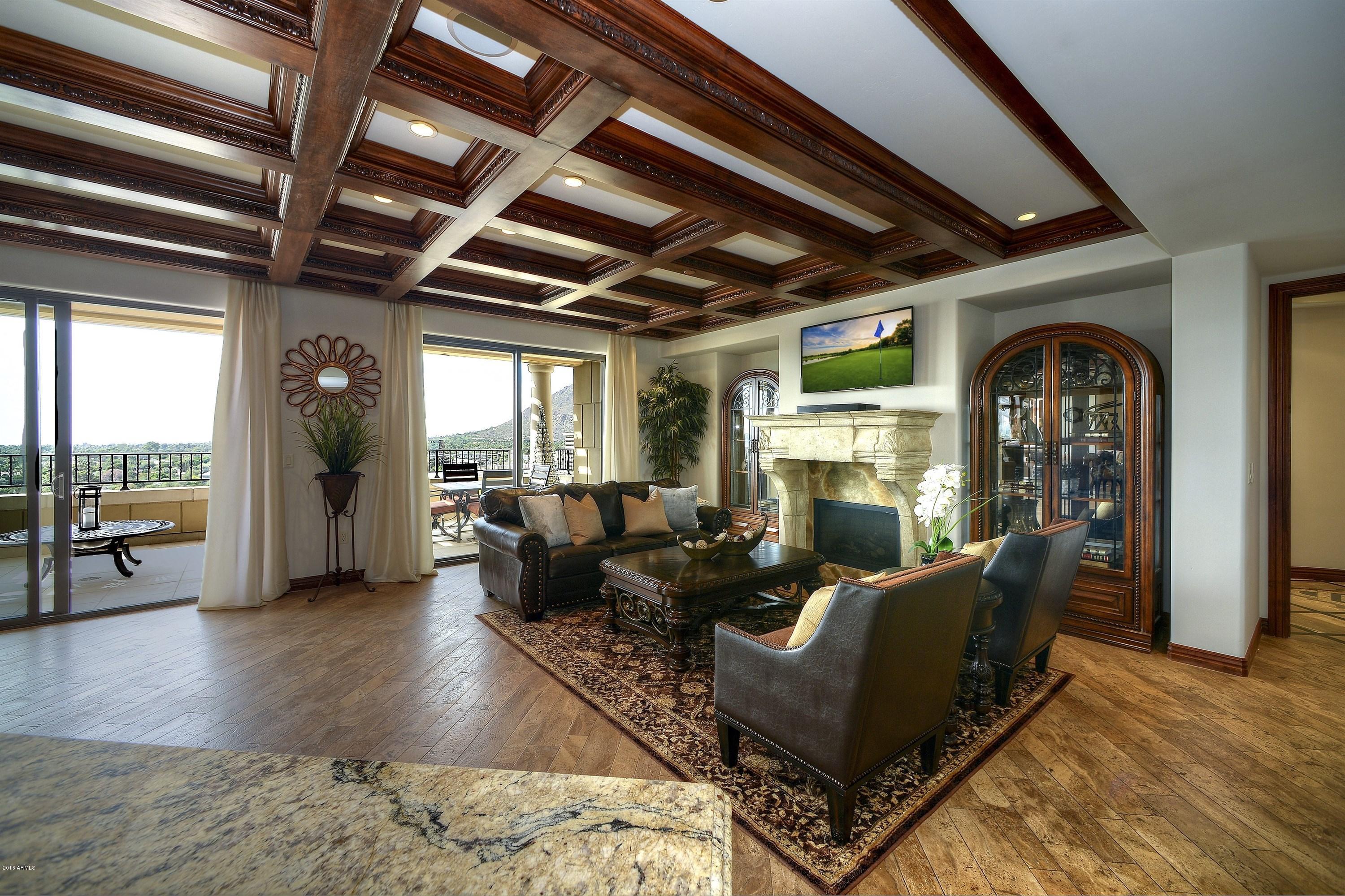 SCOTTSDALE WATERFRONT RESIDENCES - Residential