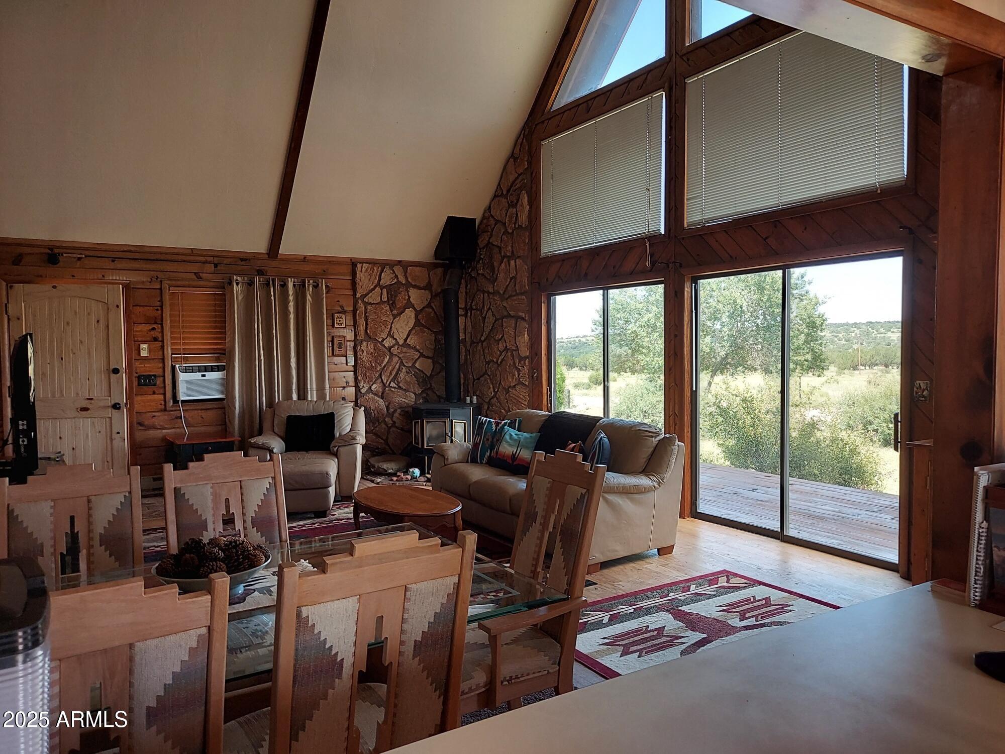 WHITE MOUNTAIN LAKES UNIT 17 - Residential