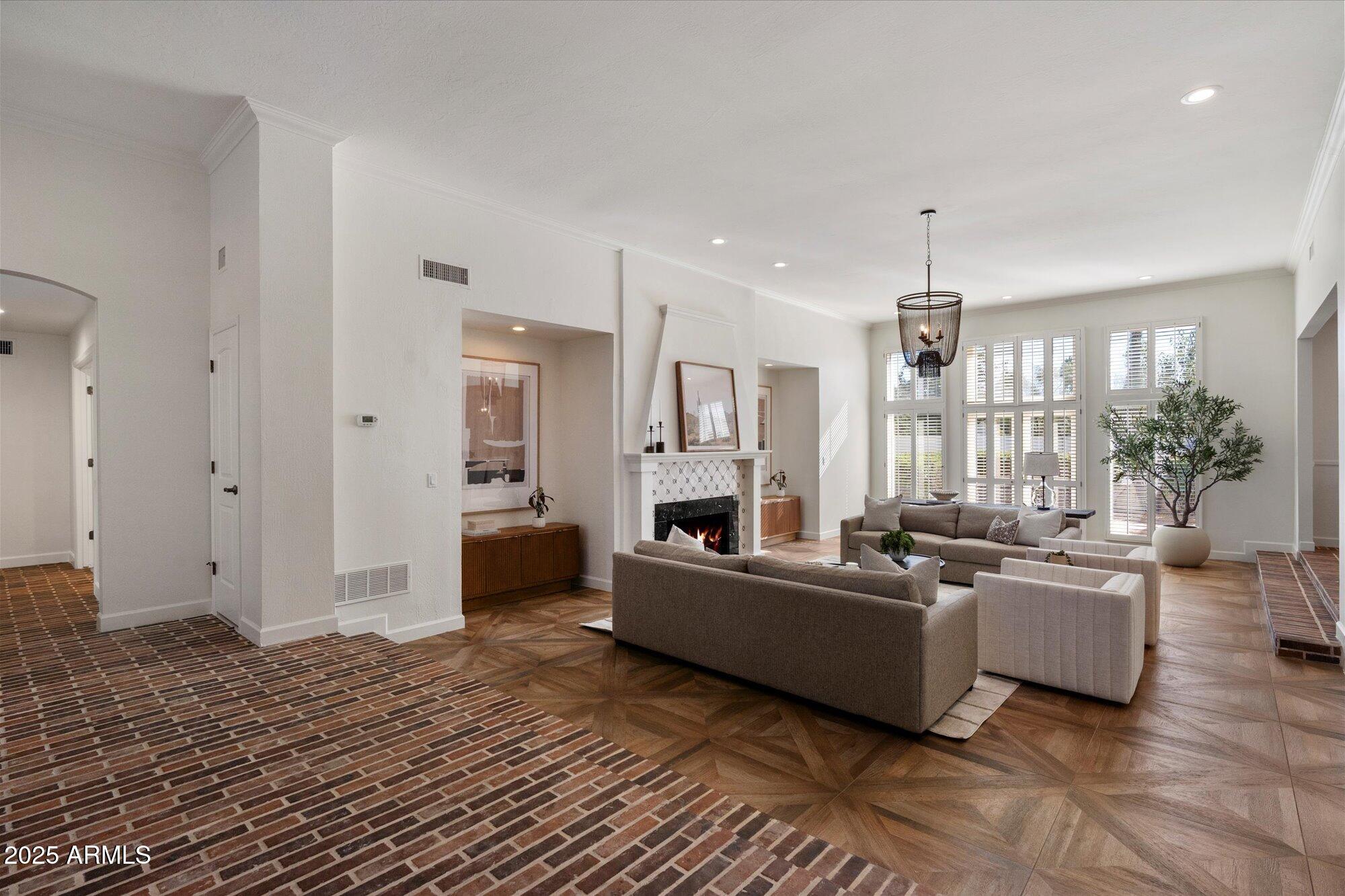 CAMELBACK COUNTRY CLUB ESTATES - Residential