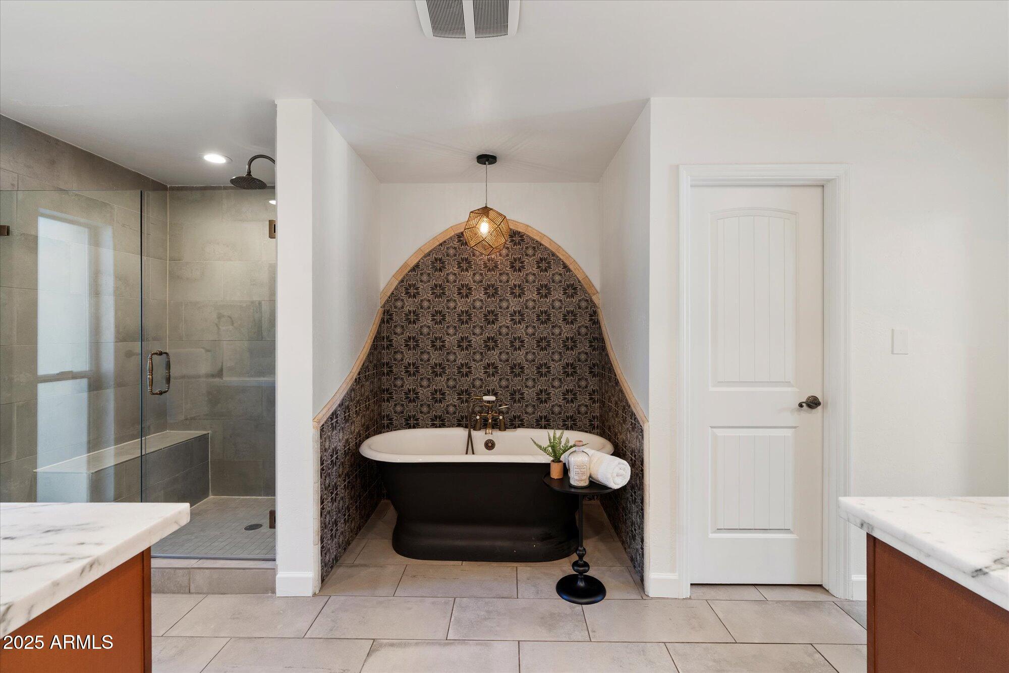 CAMELBACK COUNTRY CLUB ESTATES - Residential