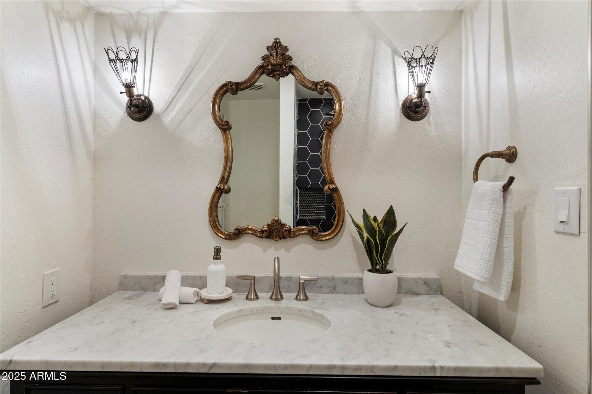 CAMELBACK COUNTRY CLUB ESTATES - Residential
