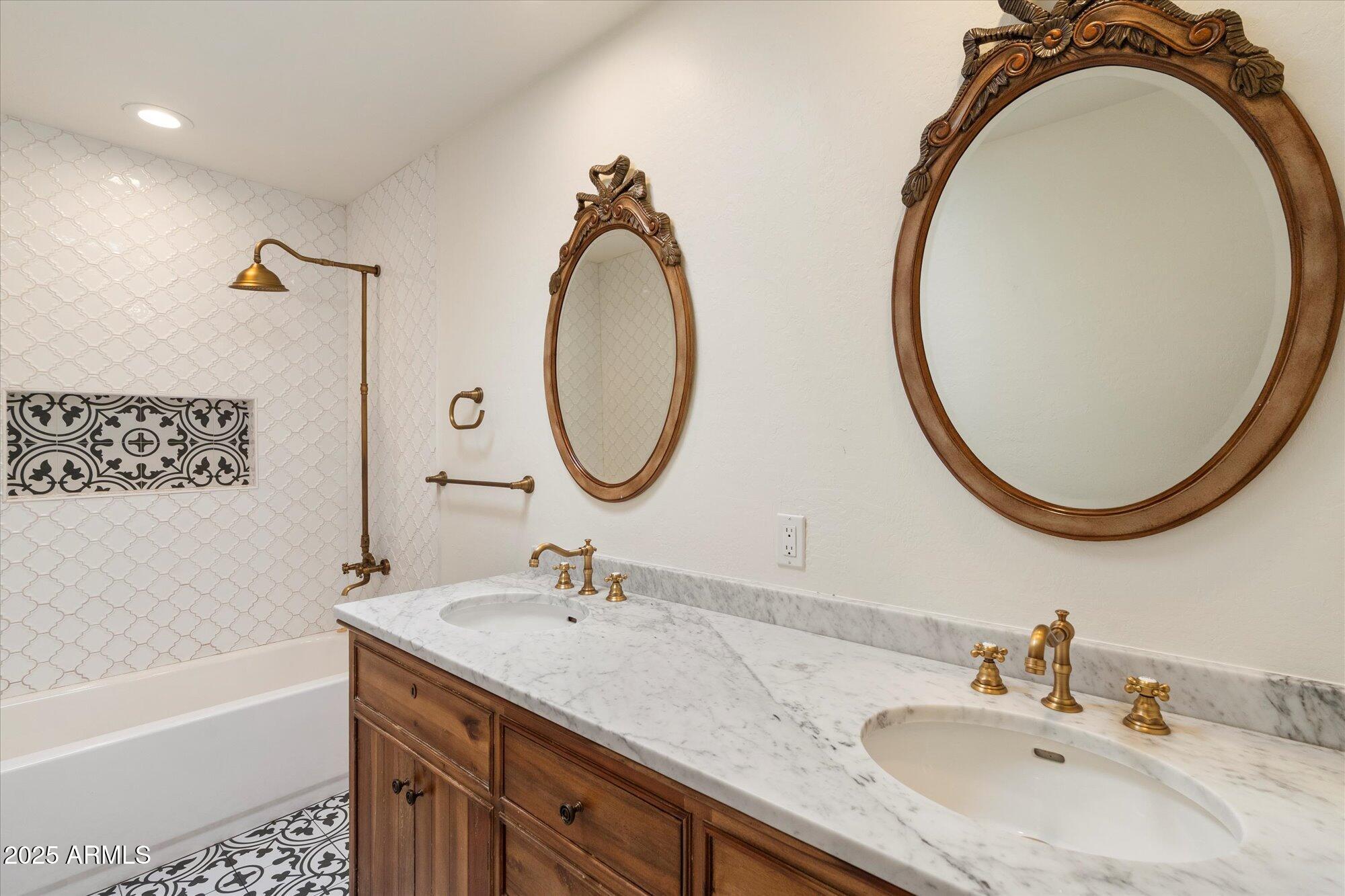 CAMELBACK COUNTRY CLUB ESTATES - Residential