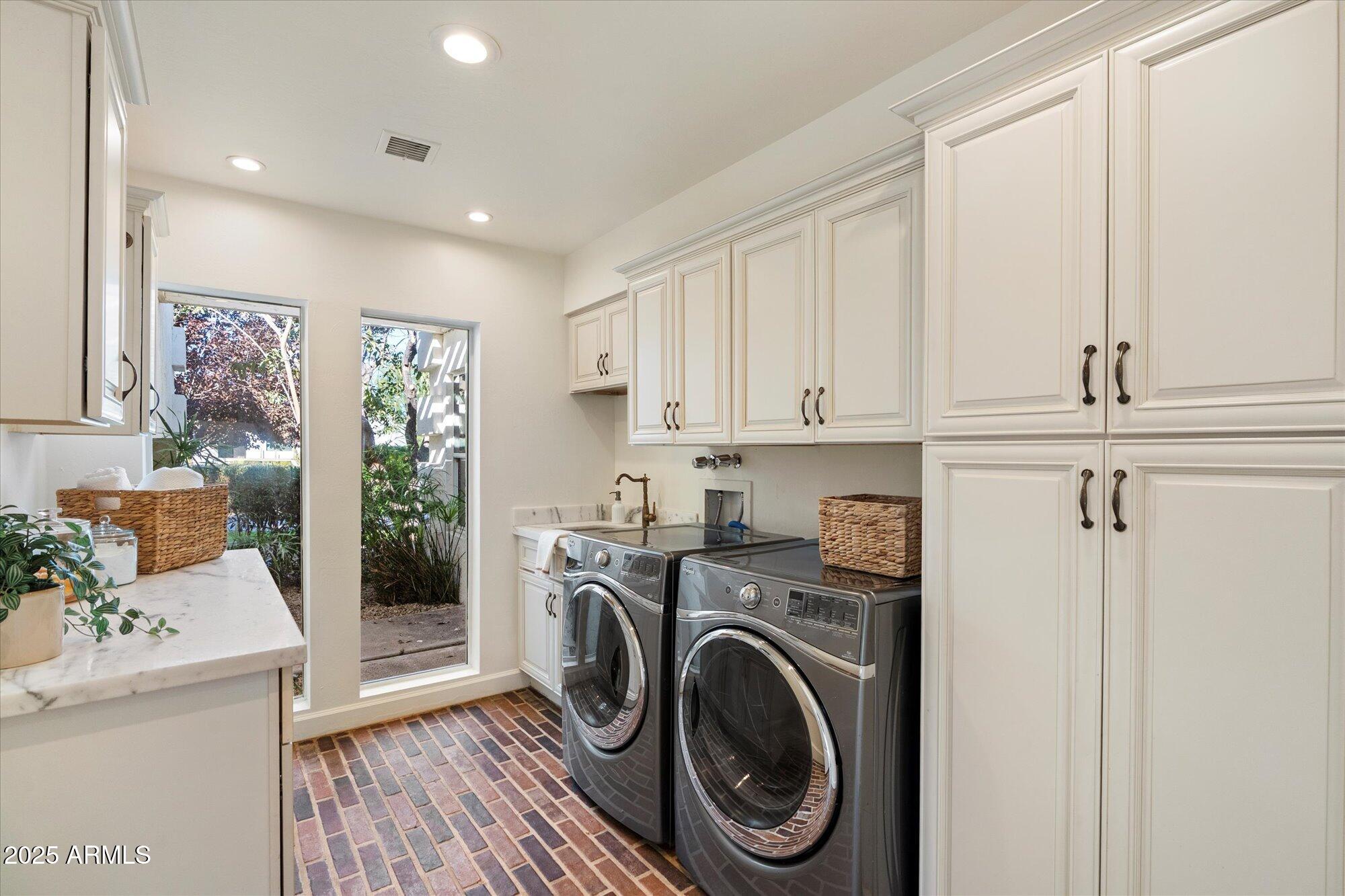 CAMELBACK COUNTRY CLUB ESTATES - Residential