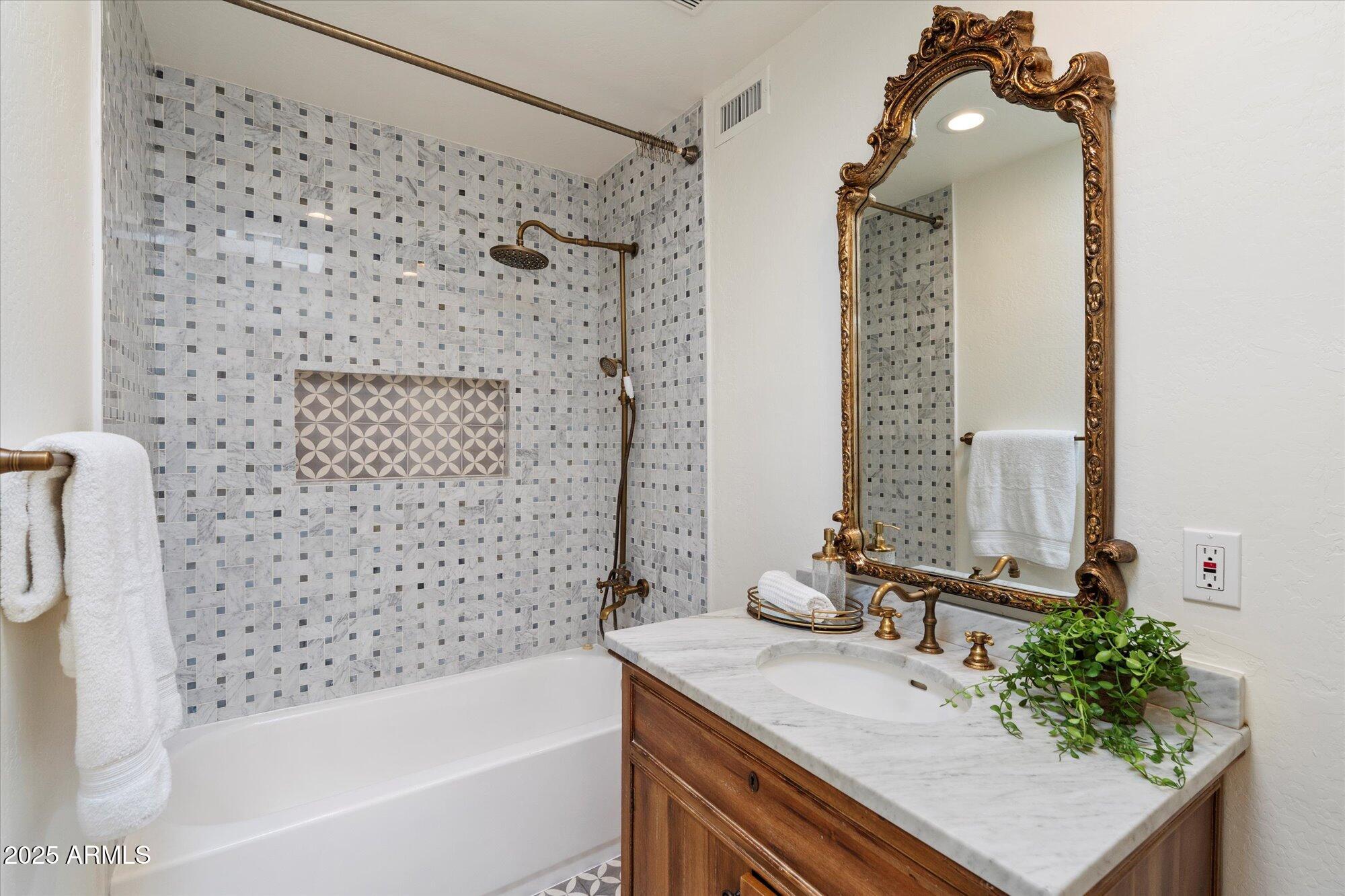 CAMELBACK COUNTRY CLUB ESTATES - Residential