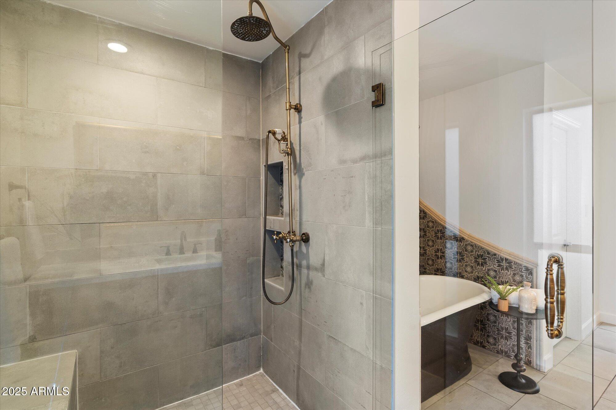 CAMELBACK COUNTRY CLUB ESTATES - Residential