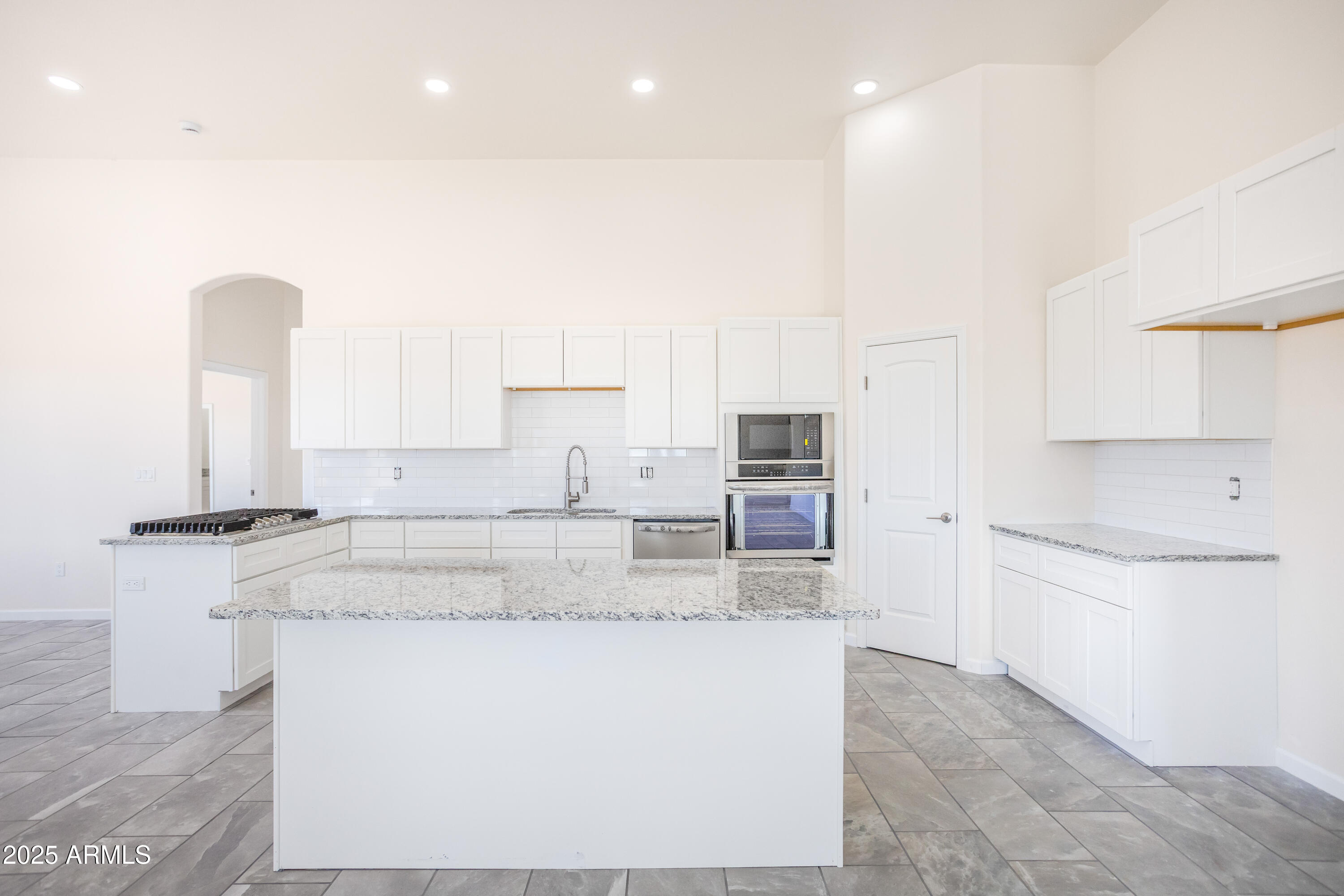 RANCHO ARIZONA - Residential