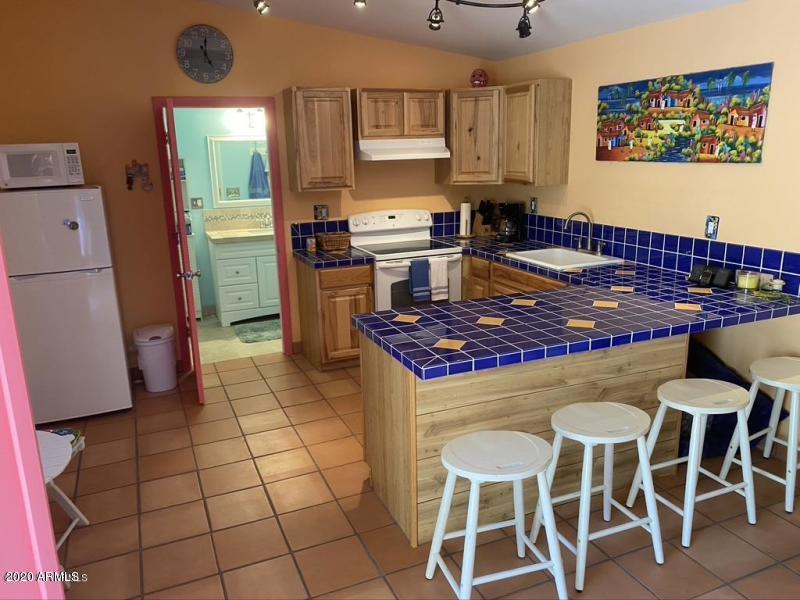SOUTHWEST CENTER - Commercial Lease