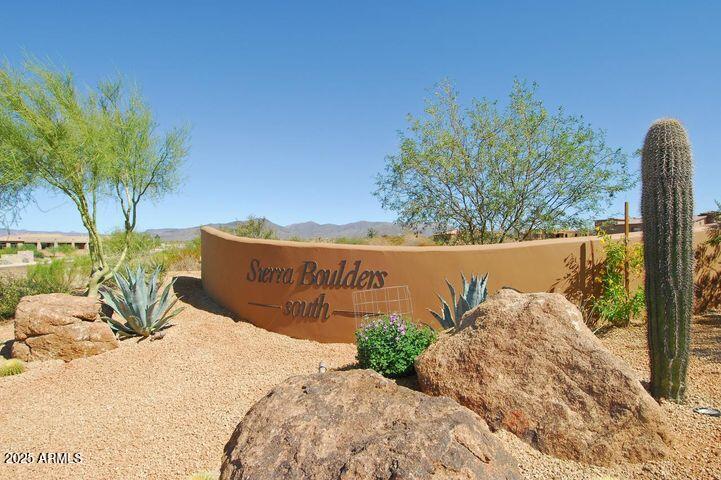 SIERRA BOULDERS - Land