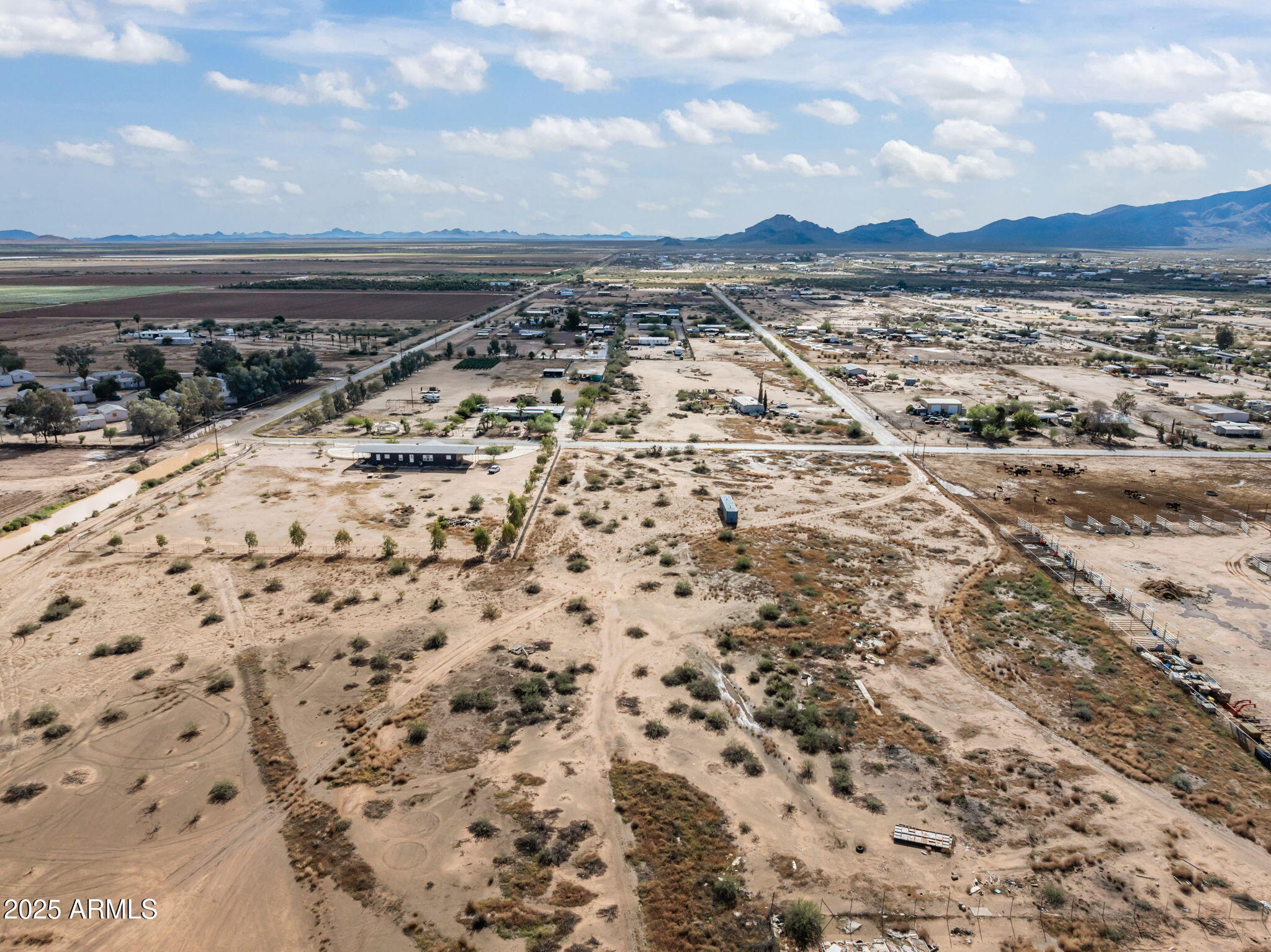 2.3 ACRES, Electric & Water nearby, Aguila Water - Land