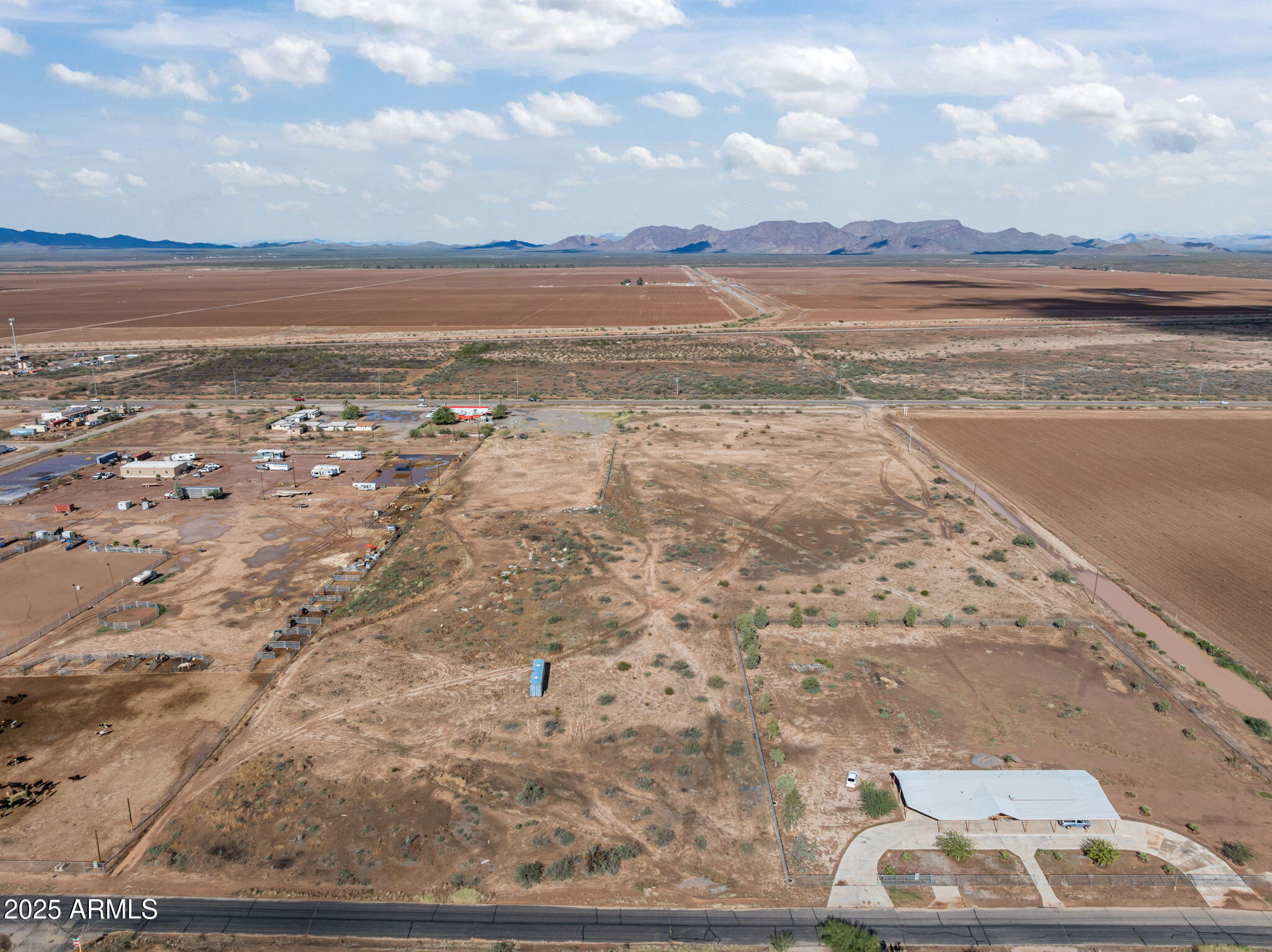 2.3 ACRES, Electric & Water nearby, Aguila Water - Land