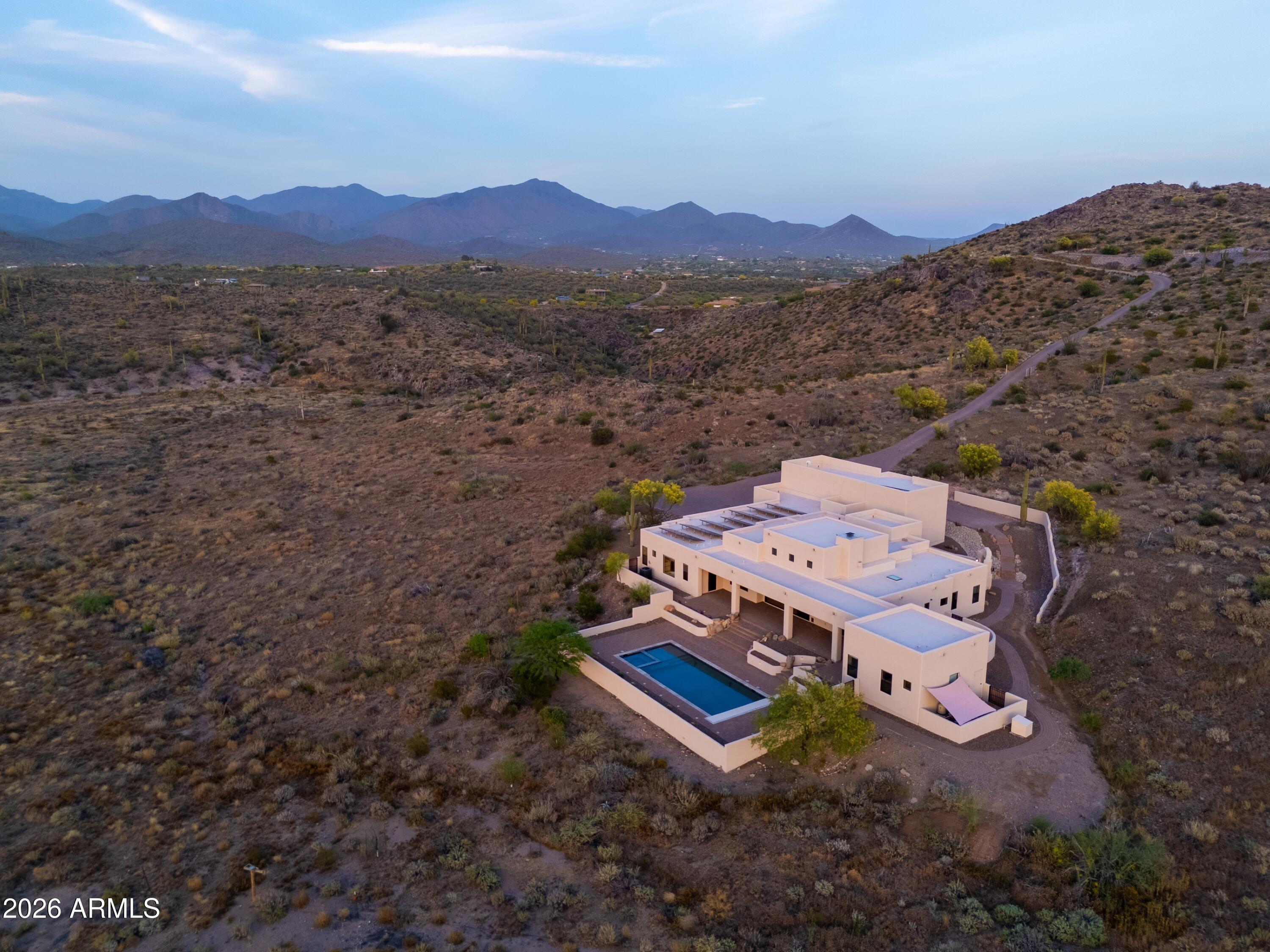 M&B  Very Private 25 acres adjoining State Land to the west. - Residential