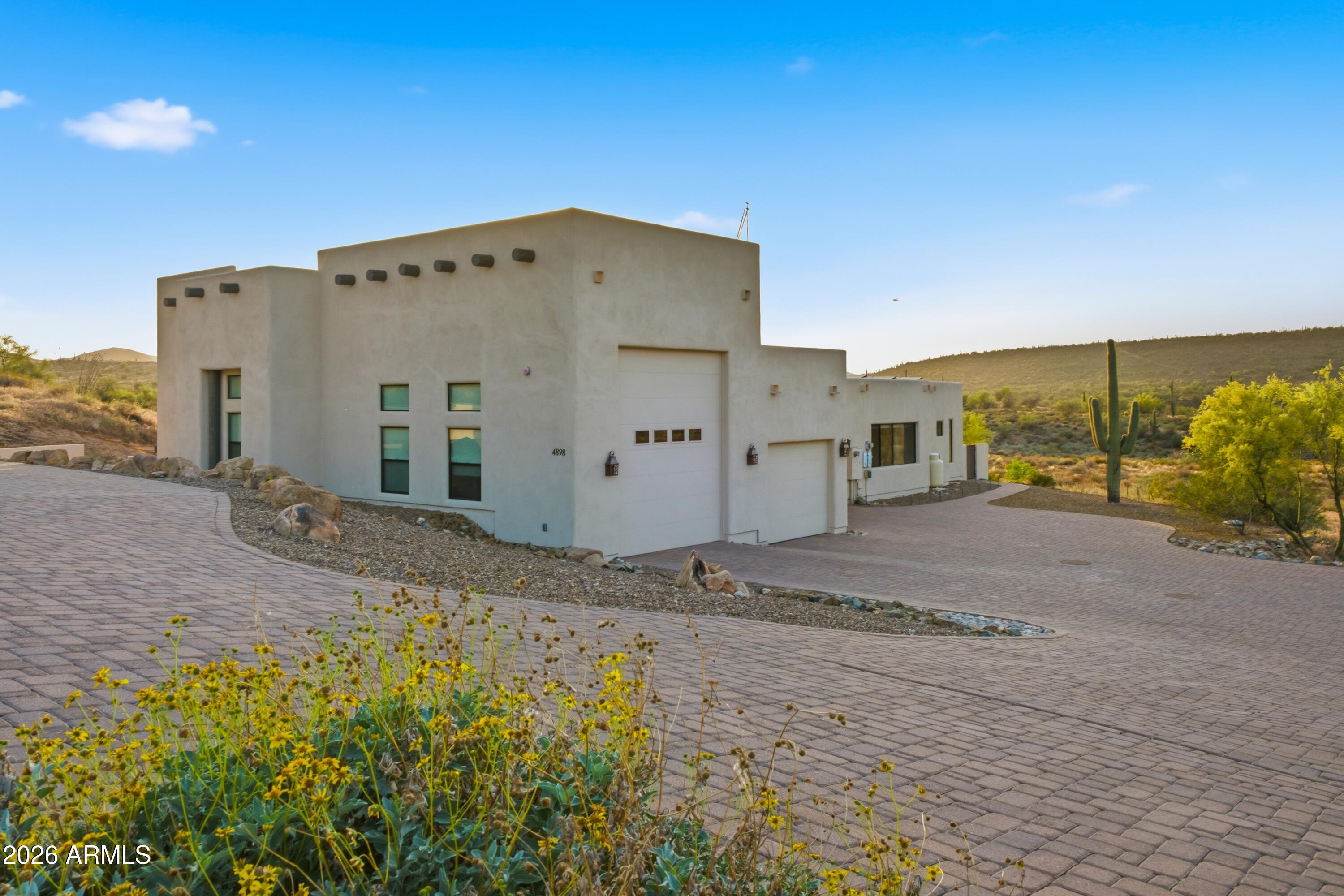 M&B  Very Private 25 acres adjoining State Land to the west. - Residential