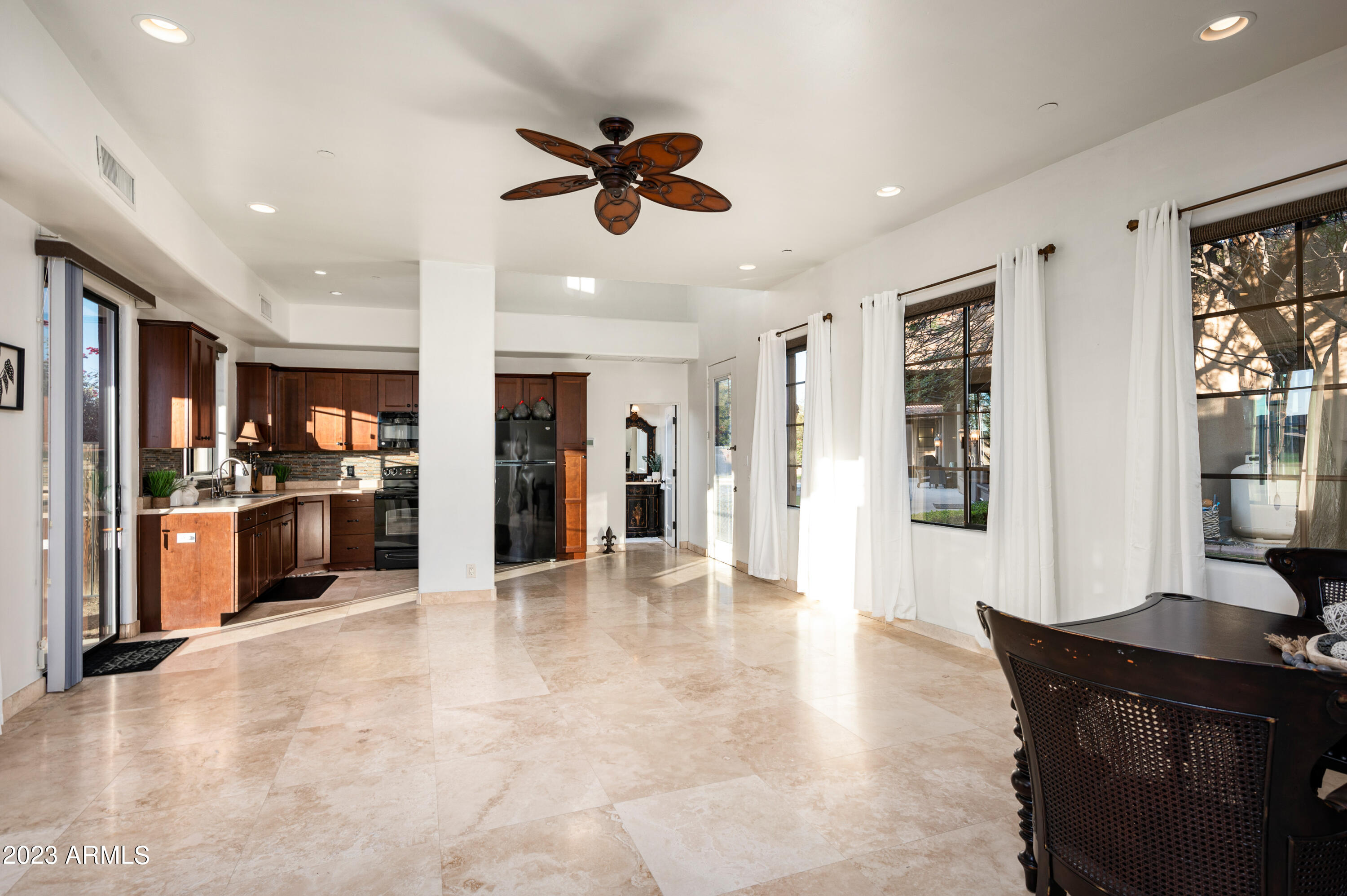 PINNACLE PARADISE - Residential