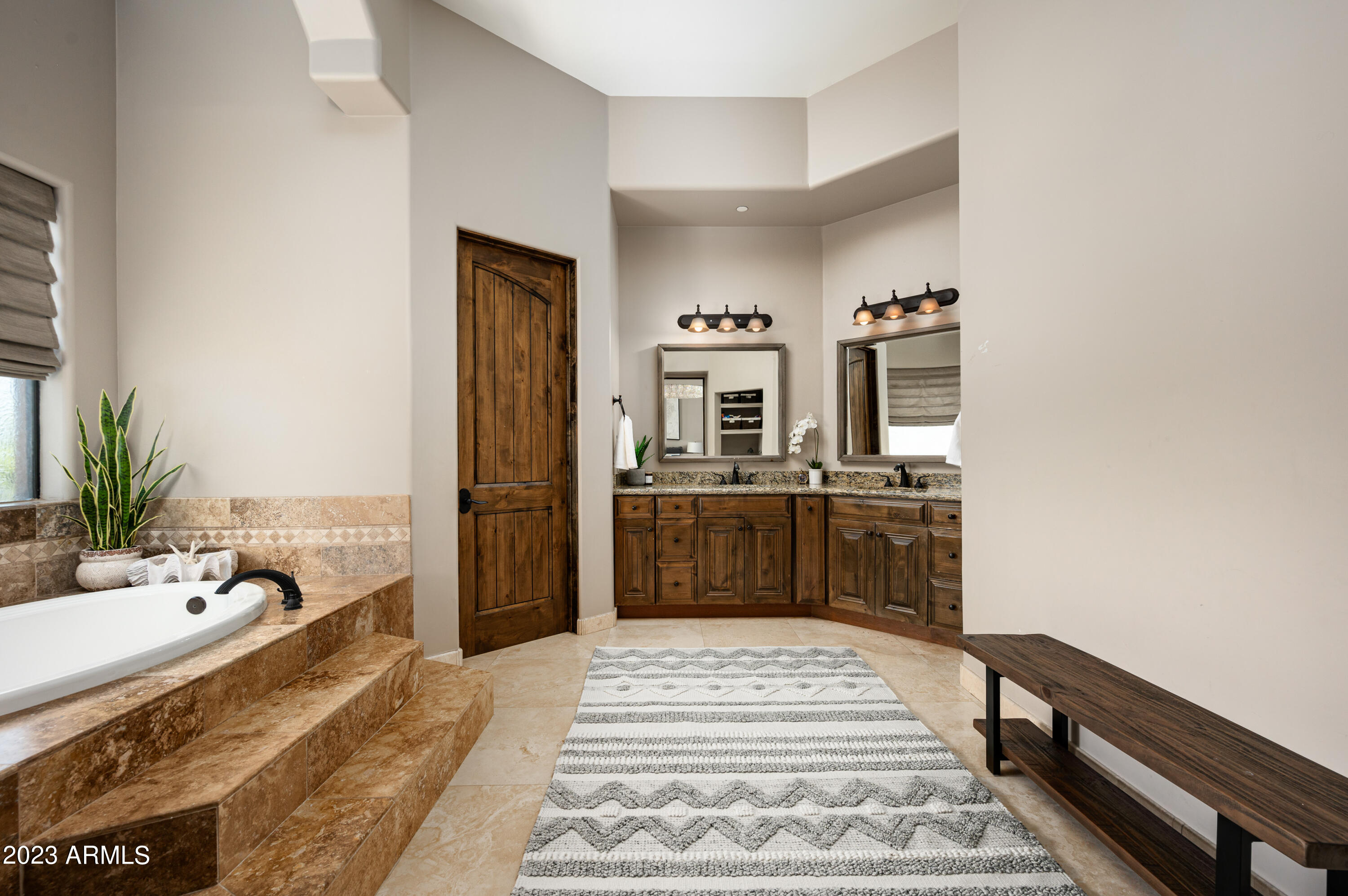 PINNACLE PARADISE - Residential