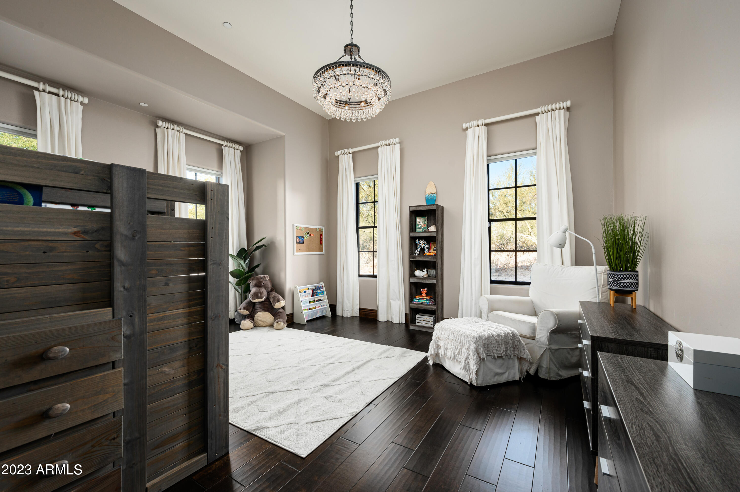 PINNACLE PARADISE - Residential