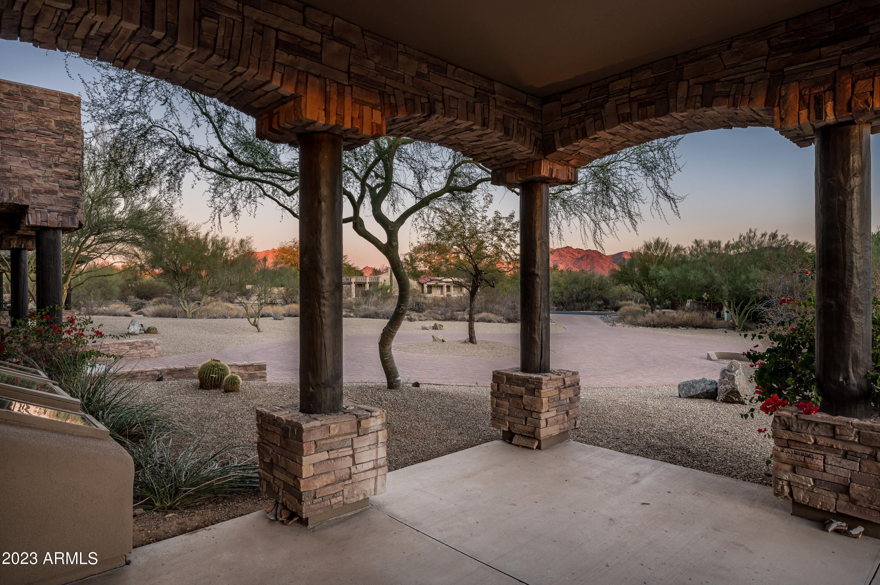 PINNACLE PARADISE - Residential