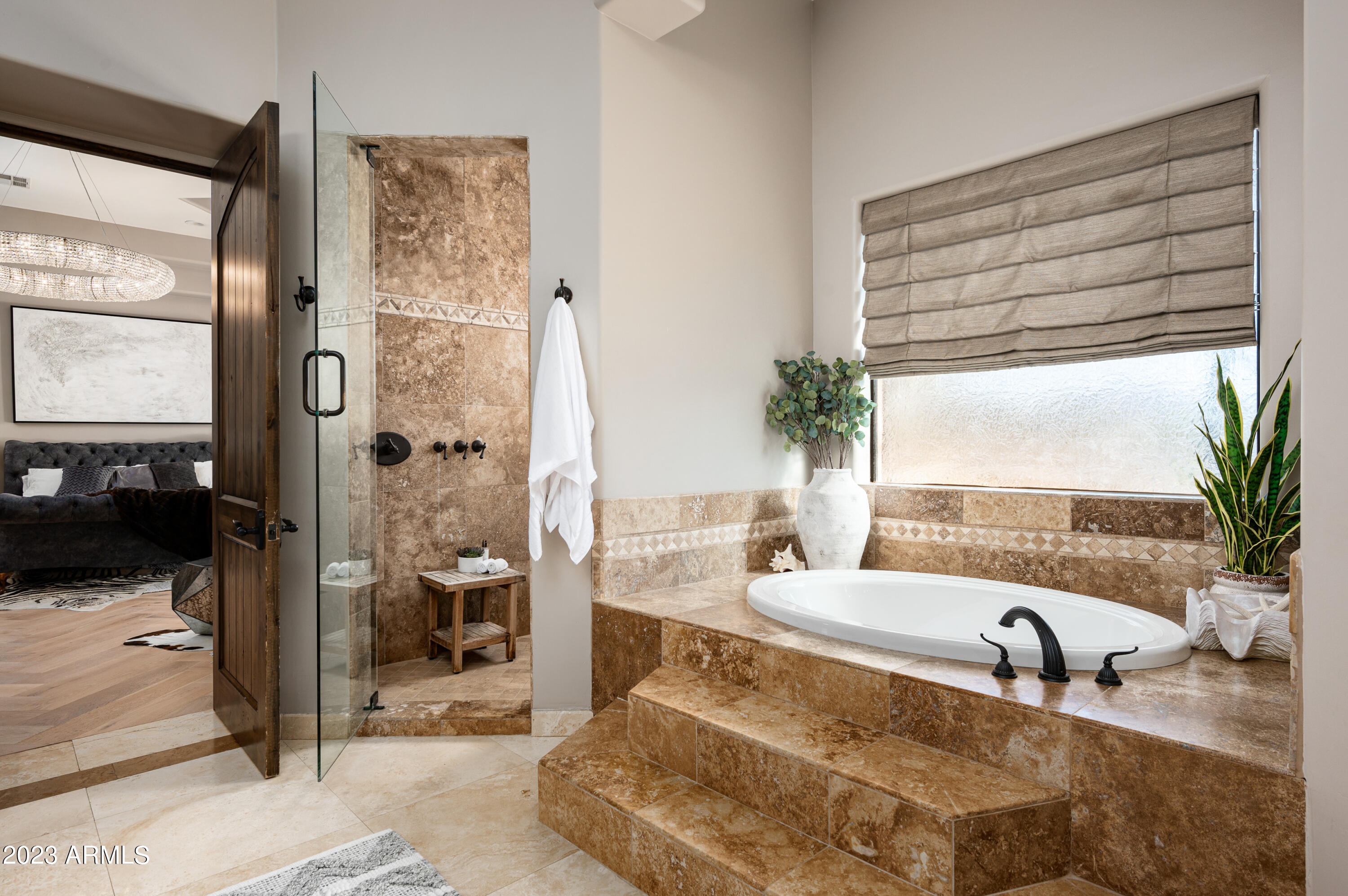 PINNACLE PARADISE - Residential