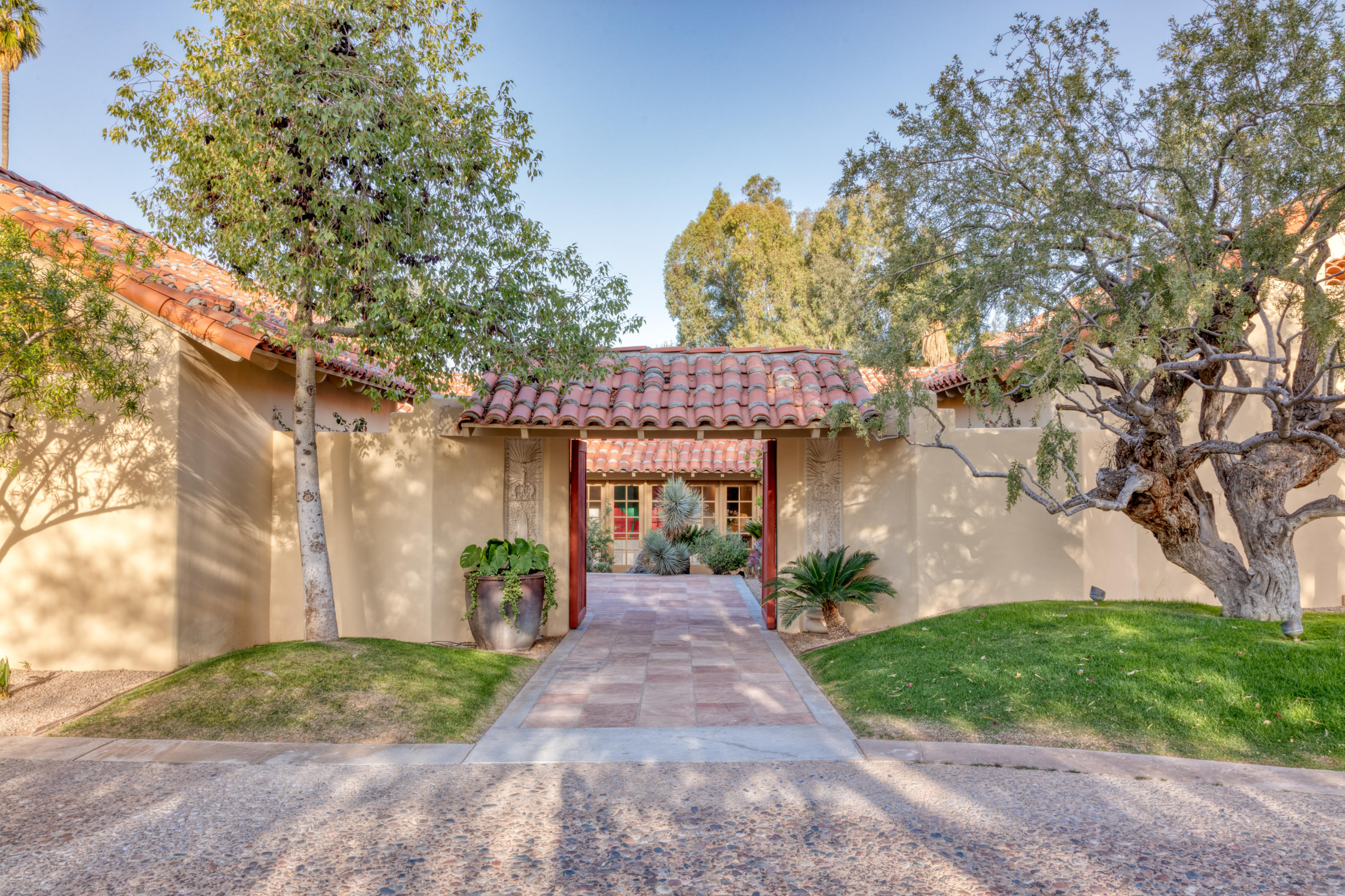 PARADISE HILLS - Residential
