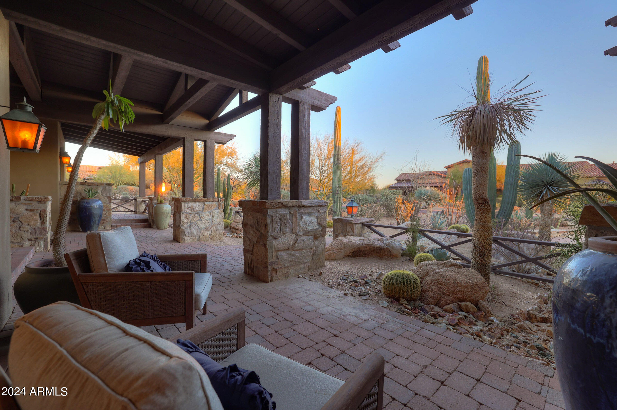 WHISPER ROCK UNIT 1 - Residential