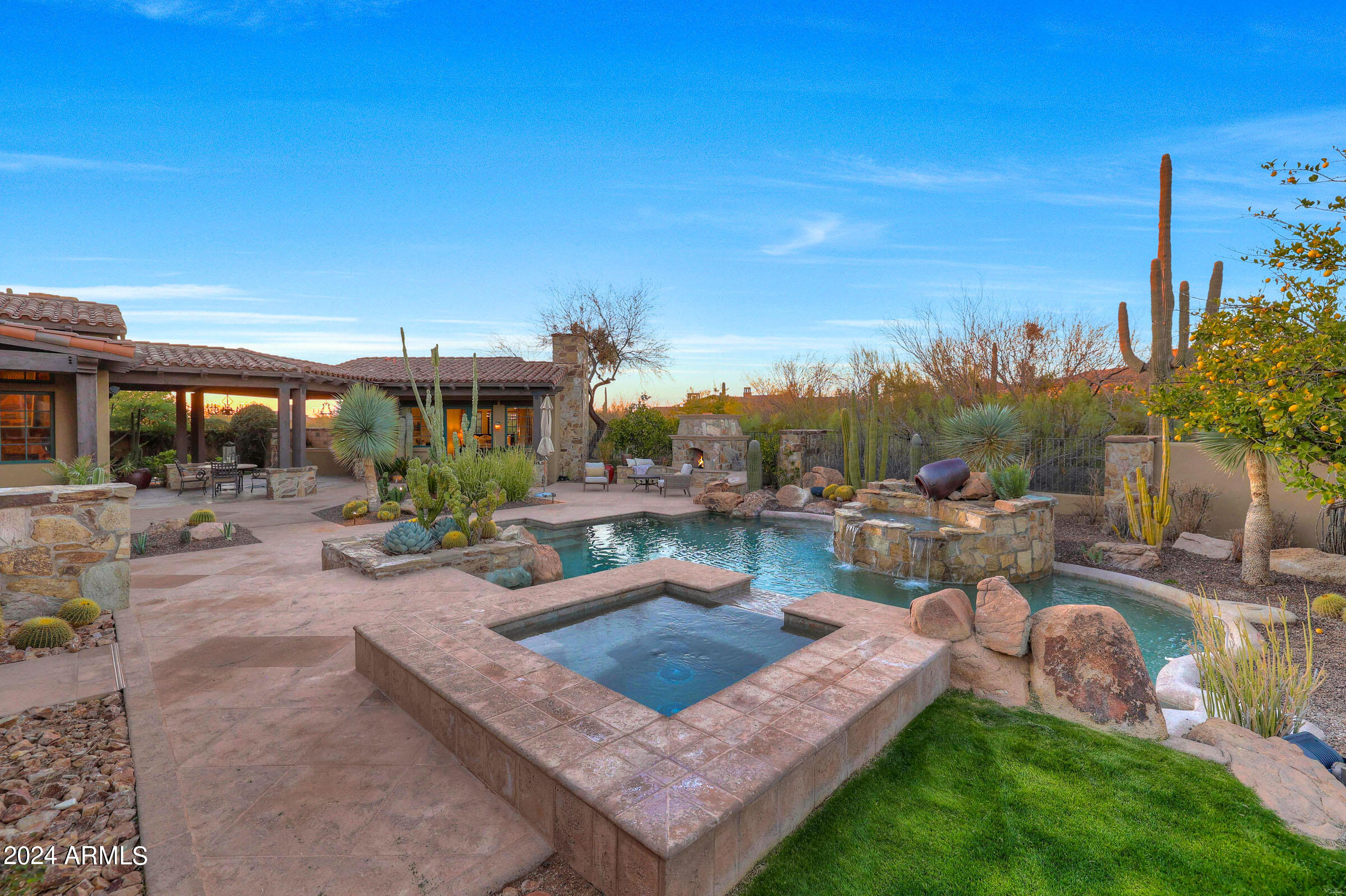 WHISPER ROCK UNIT 1 - Residential
