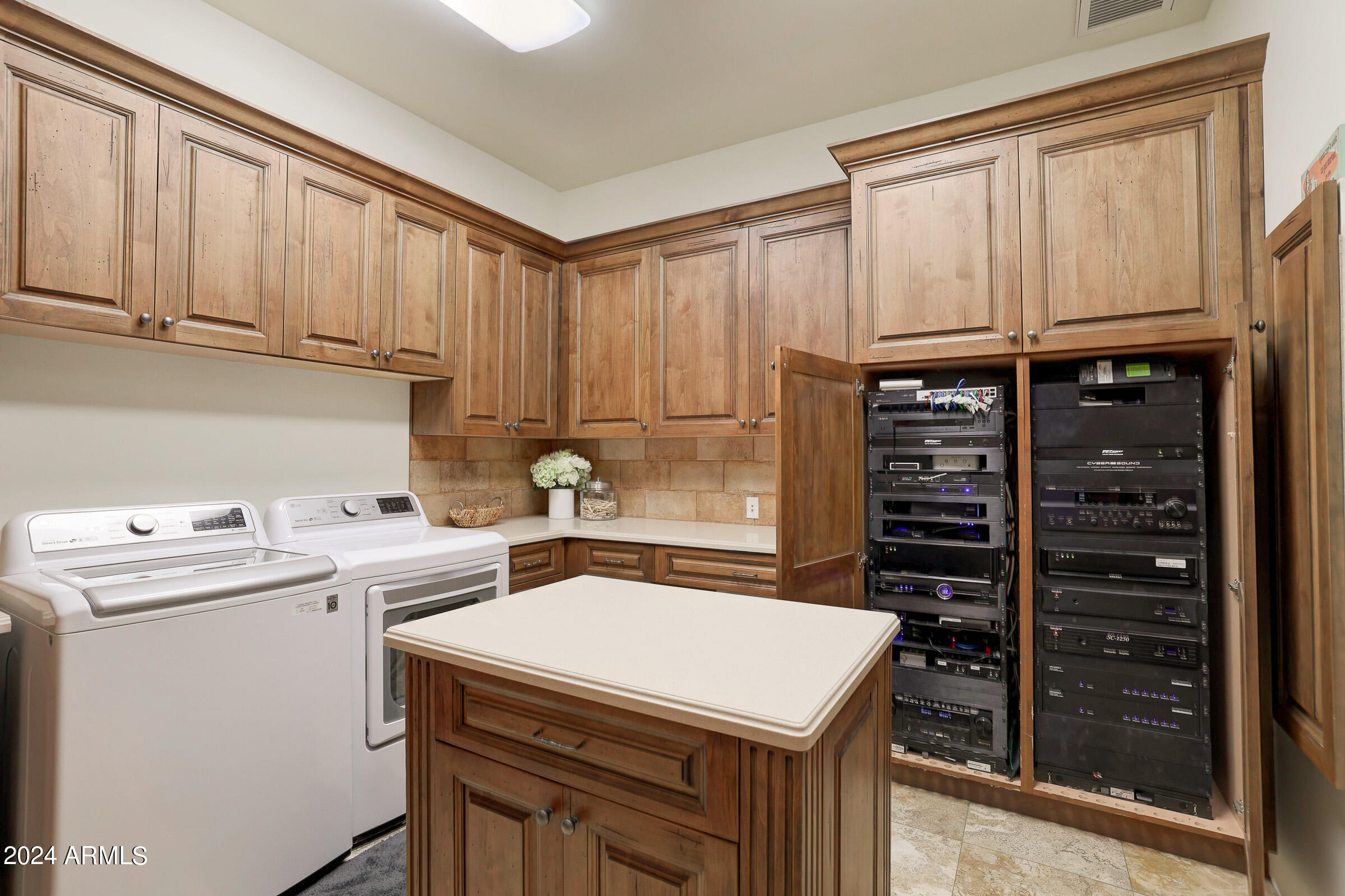 WHISPER ROCK UNIT 1 - Residential