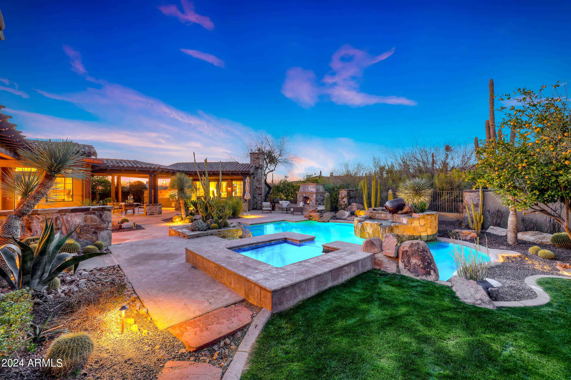 WHISPER ROCK UNIT 1 - Residential