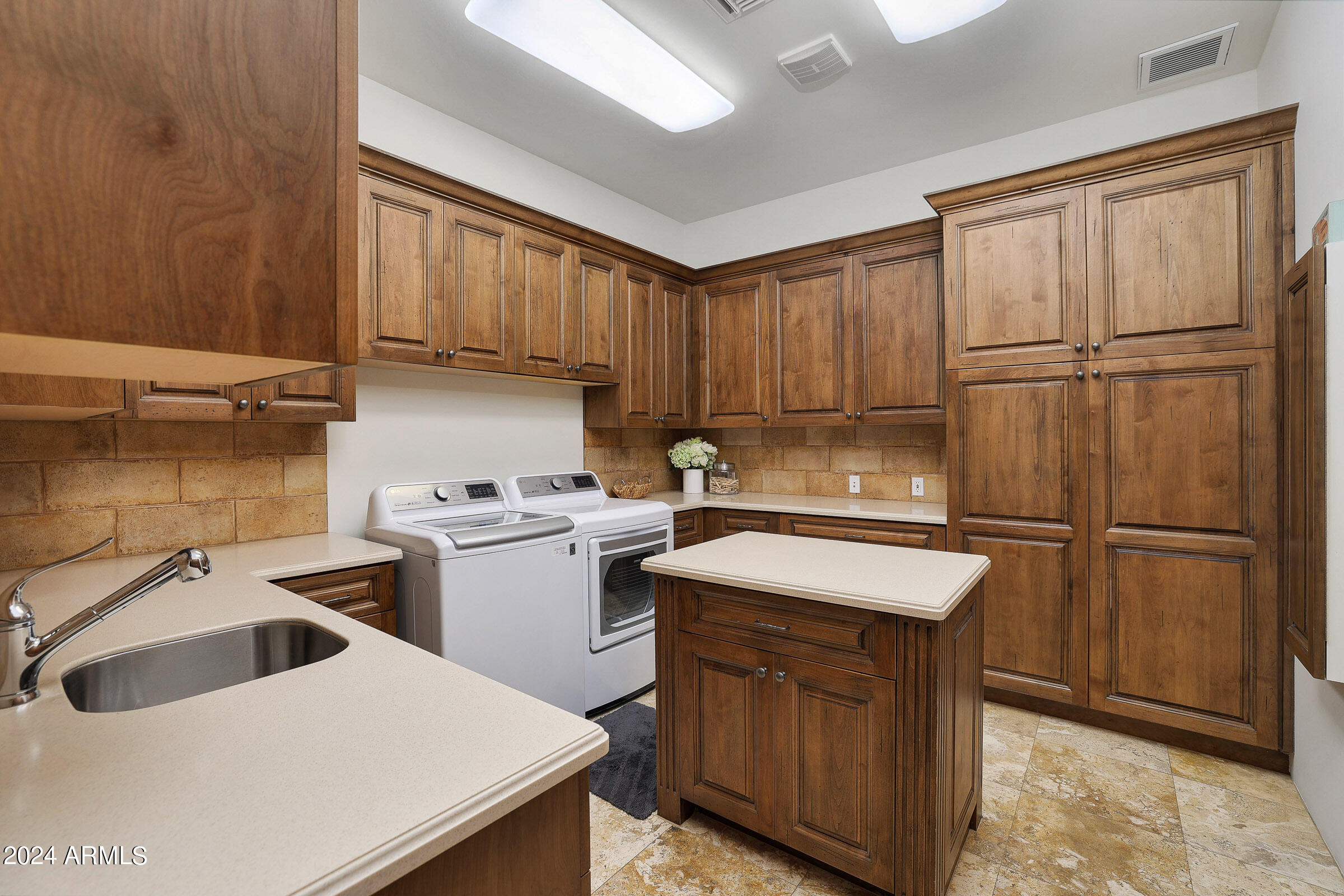 WHISPER ROCK UNIT 1 - Residential