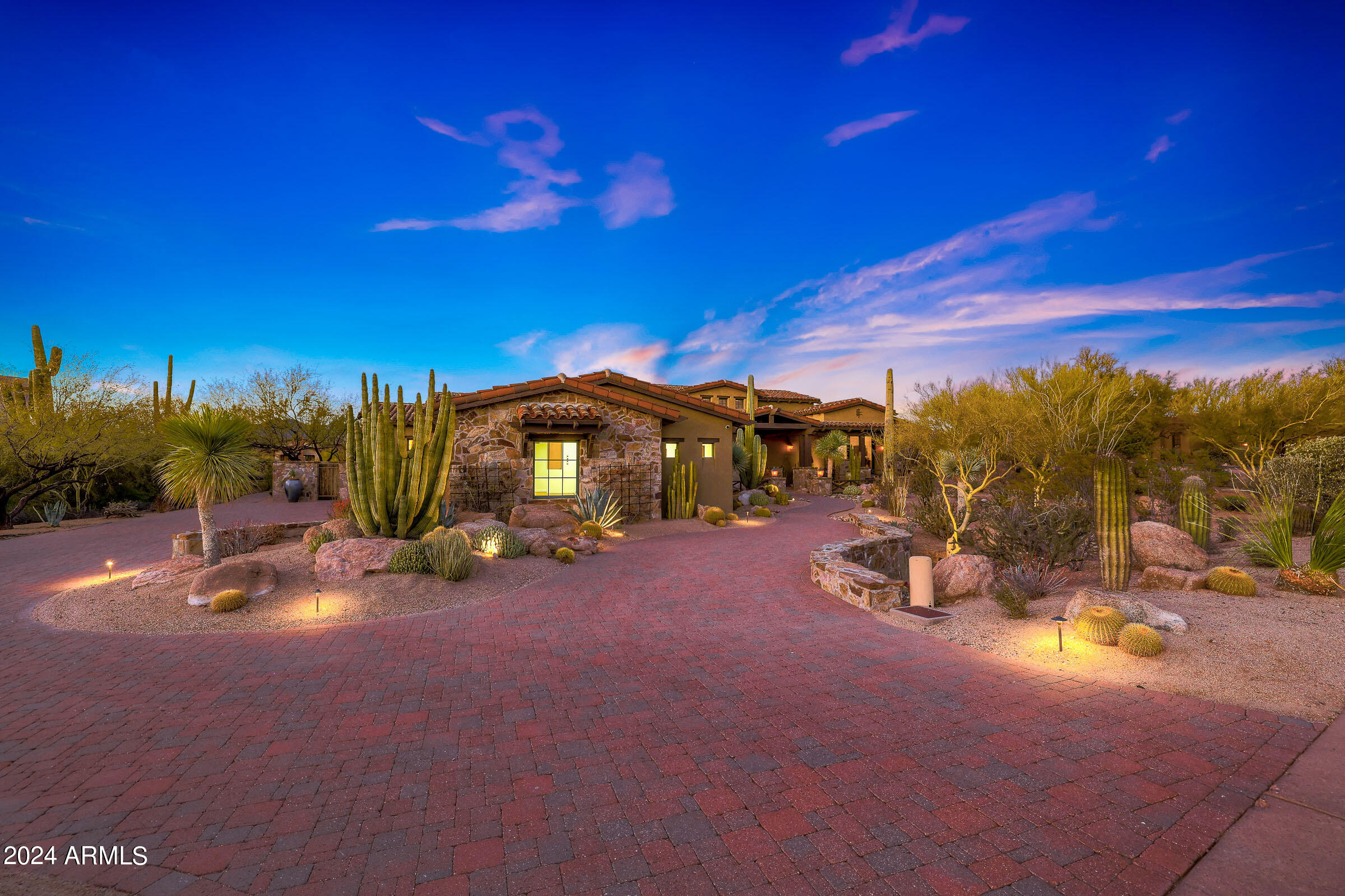 WHISPER ROCK UNIT 1 - Residential