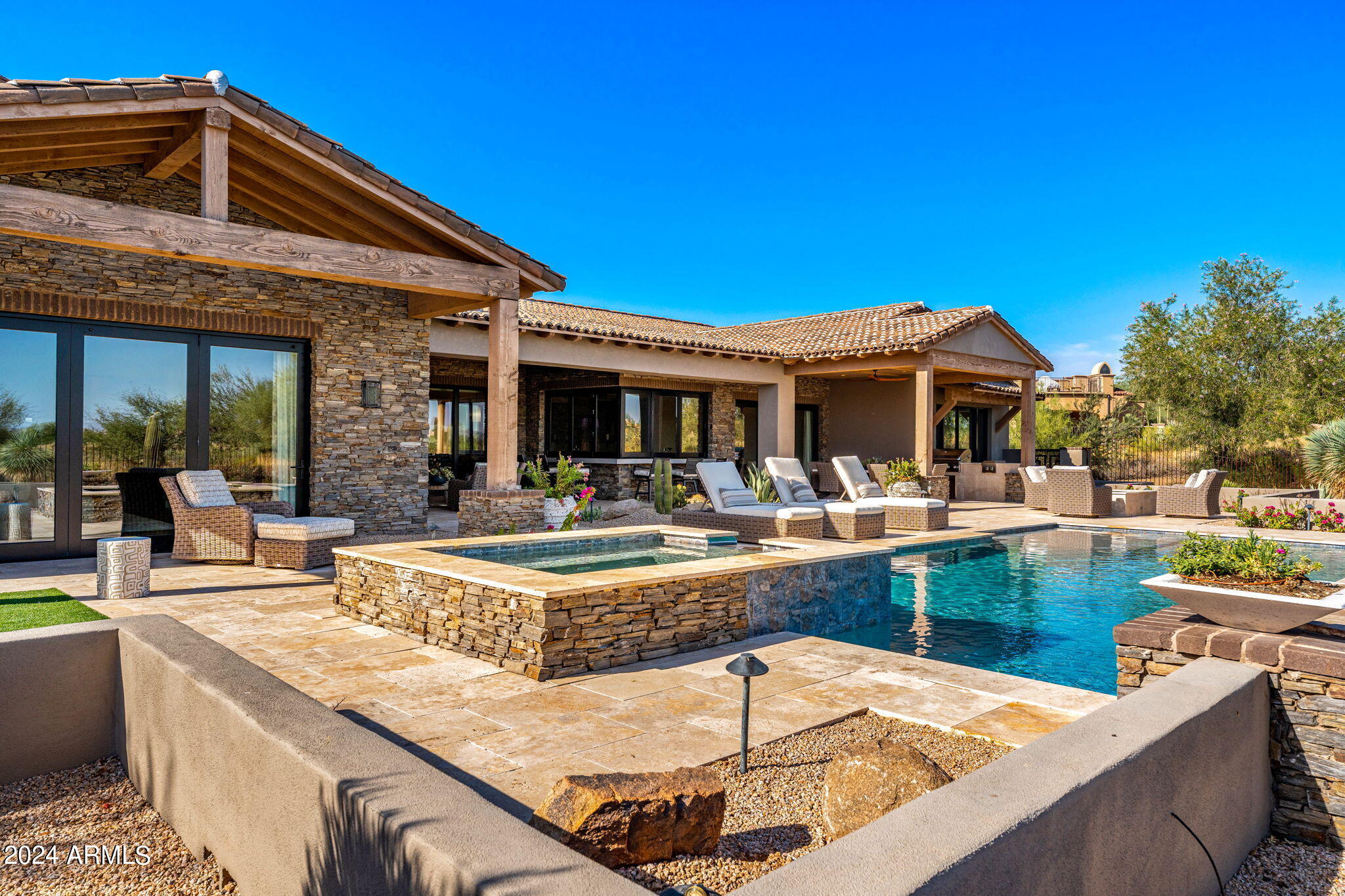 MIRABEL Club - Residential