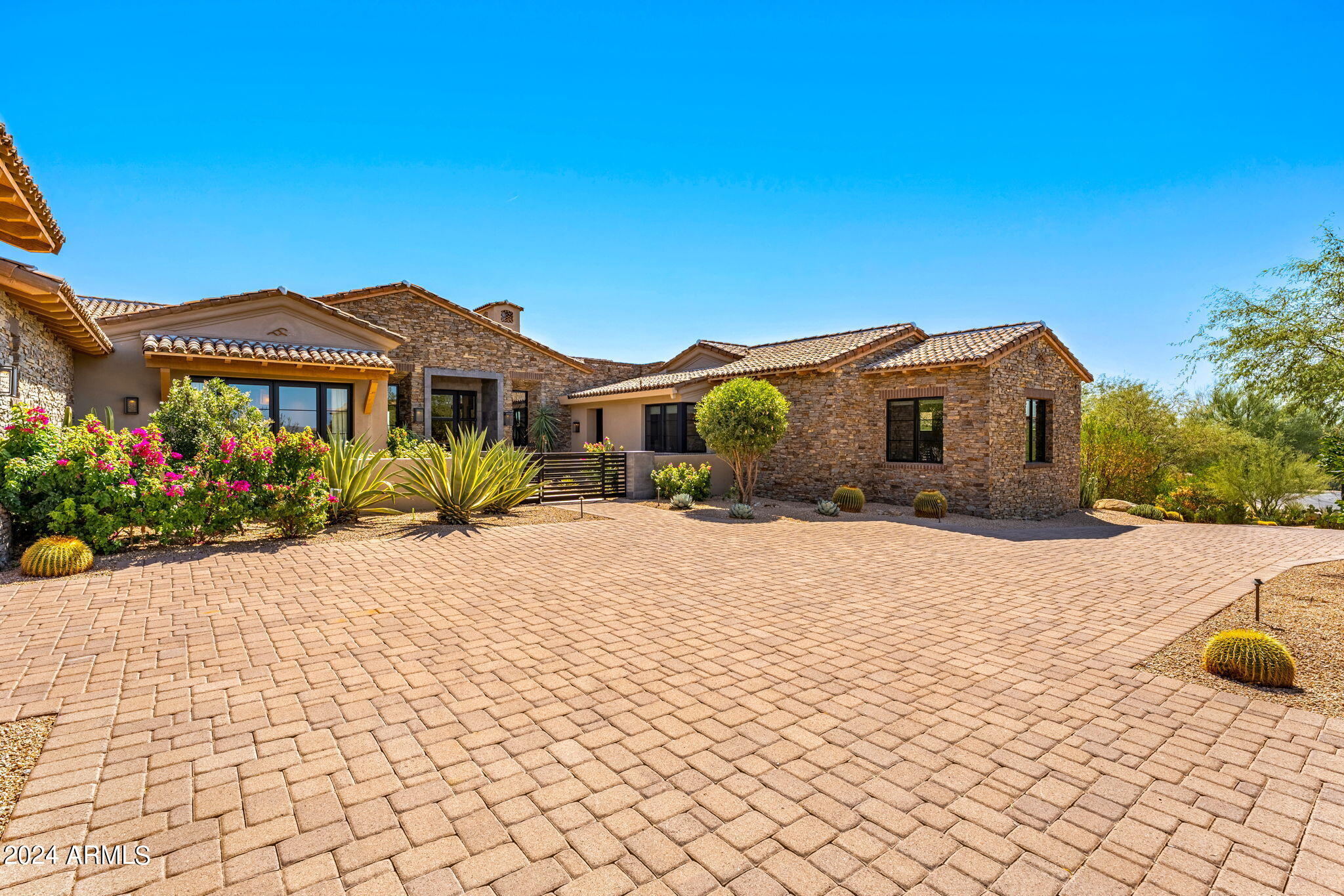 MIRABEL Club - Residential