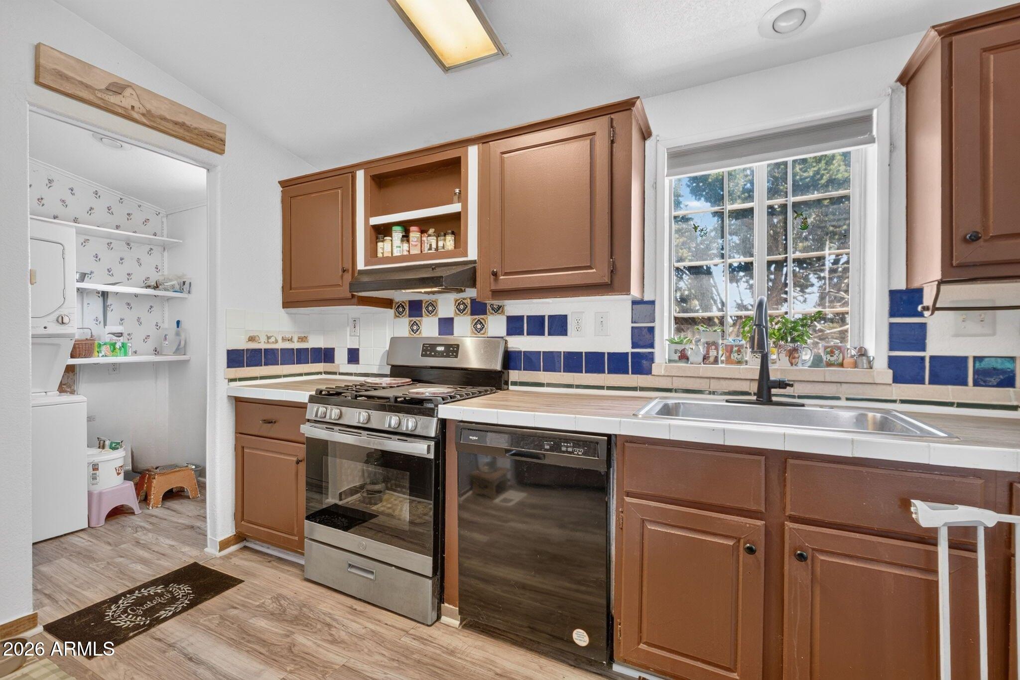 MOUNTAIN VIEW RANCHOS 4 - Residential