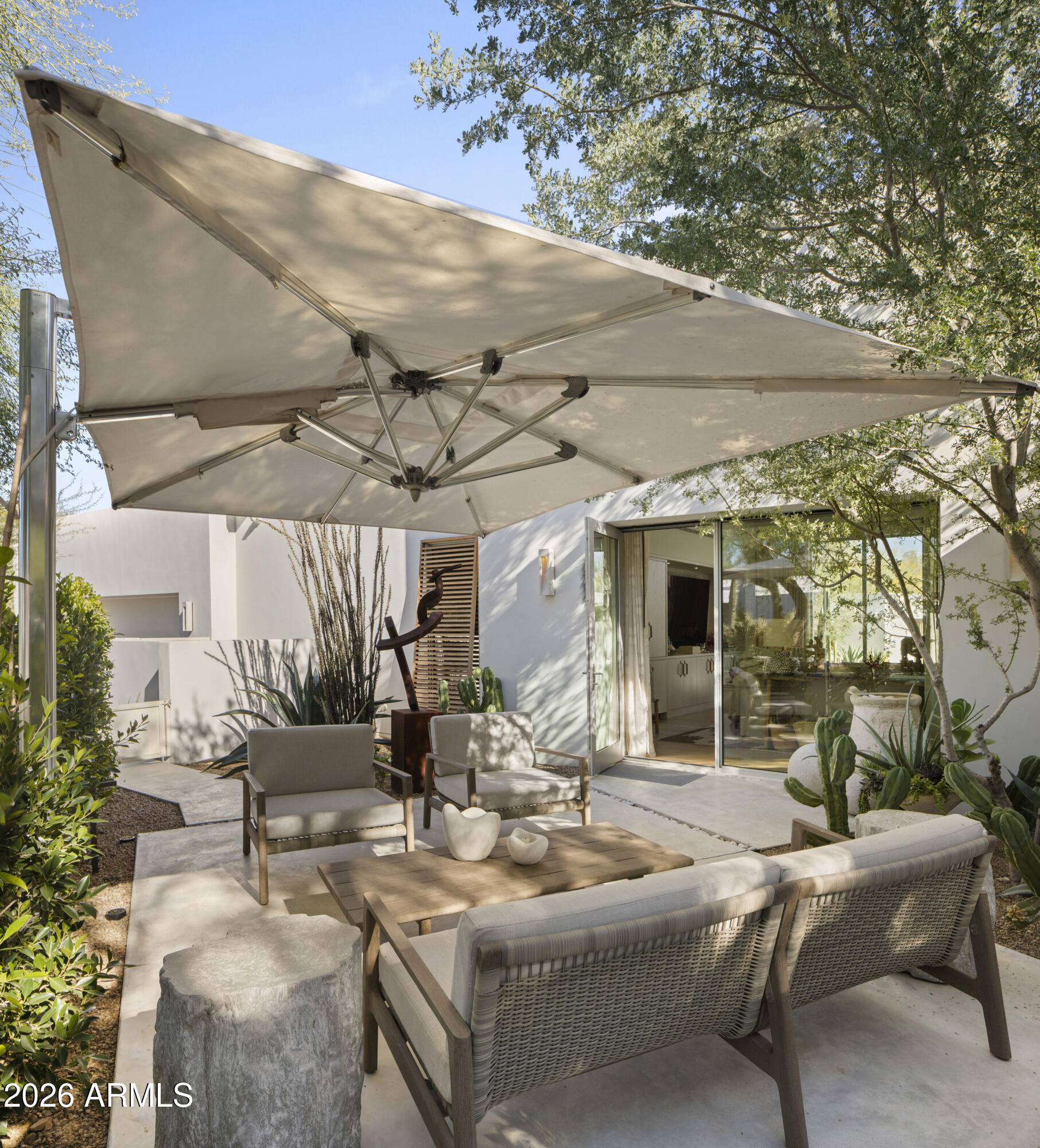 CAMELBACK MANOR - Residential