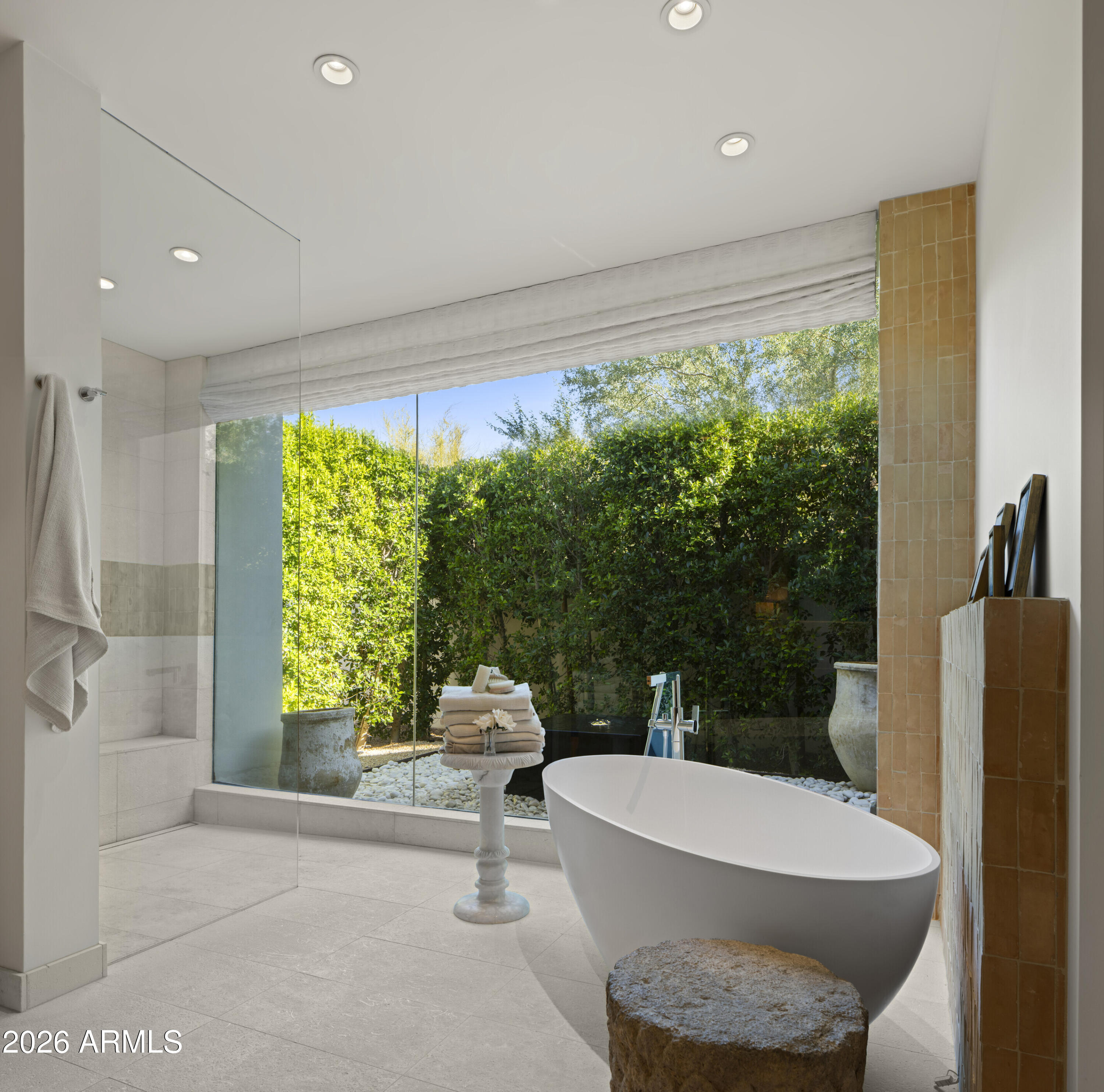 CAMELBACK MANOR - Residential