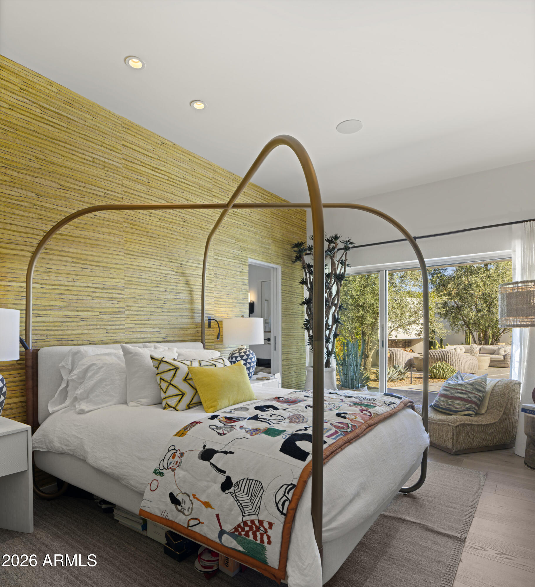 CAMELBACK MANOR - Residential