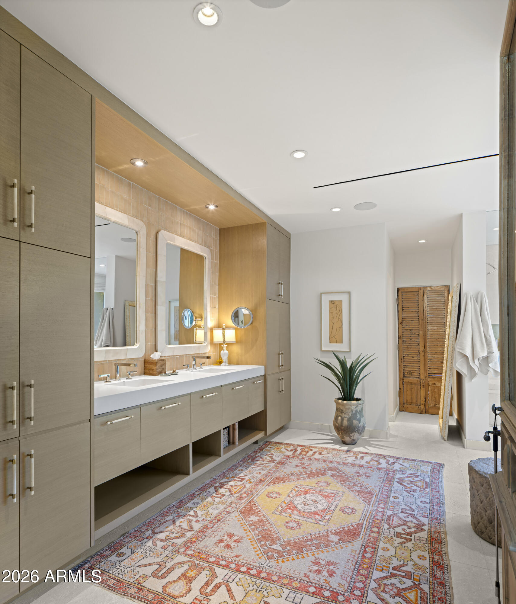 CAMELBACK MANOR - Residential