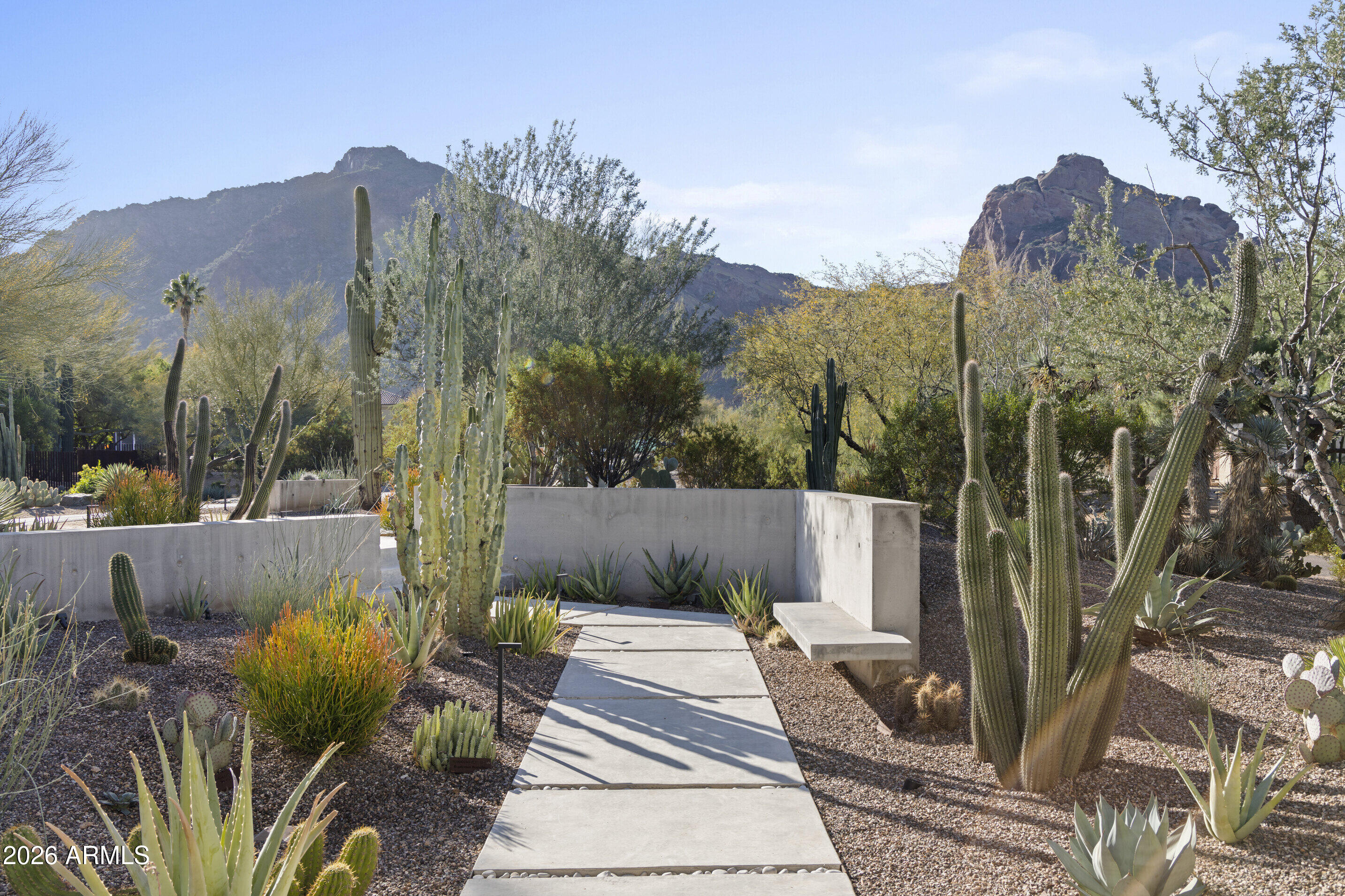 CAMELBACK MANOR - Residential