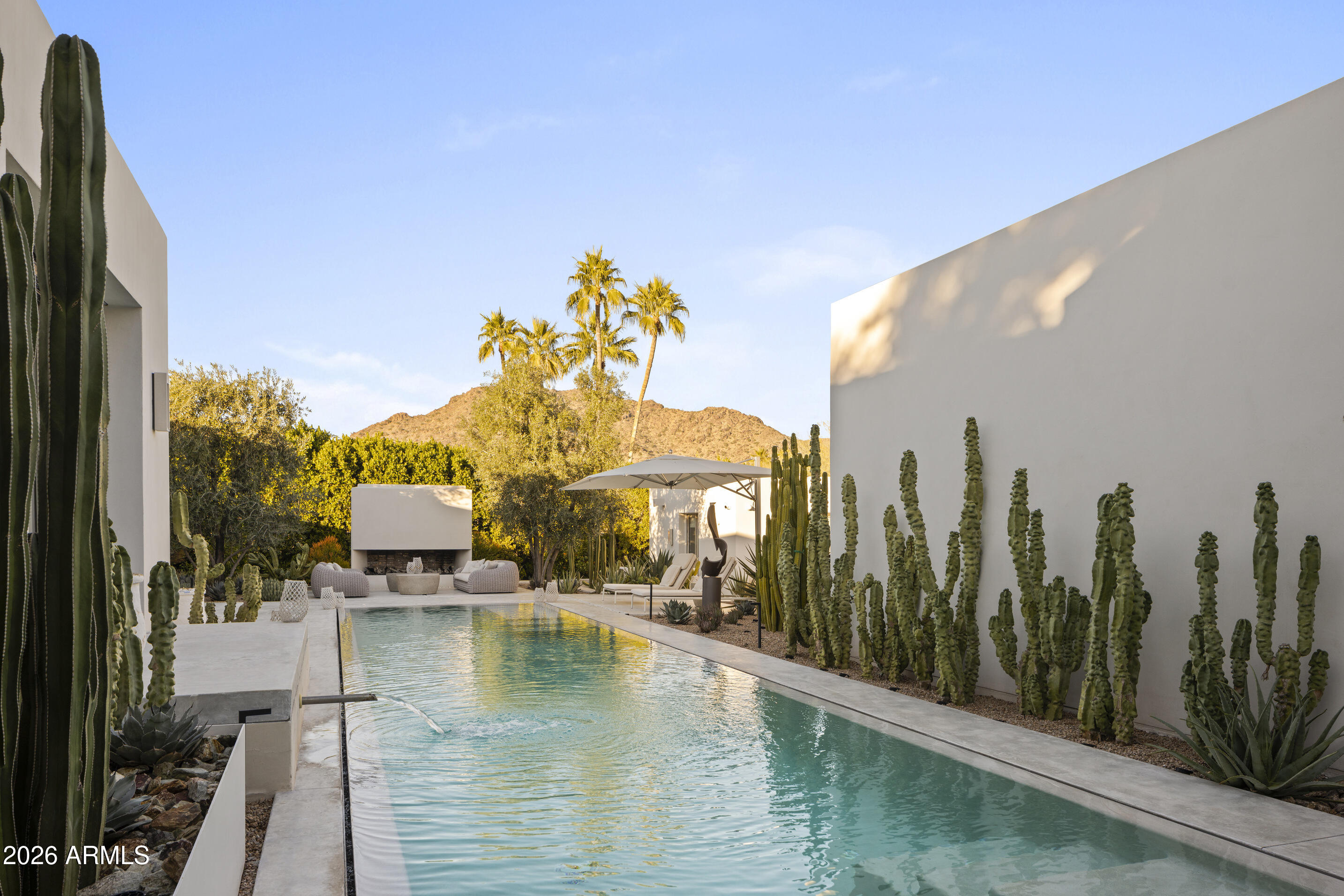 CAMELBACK MANOR - Residential