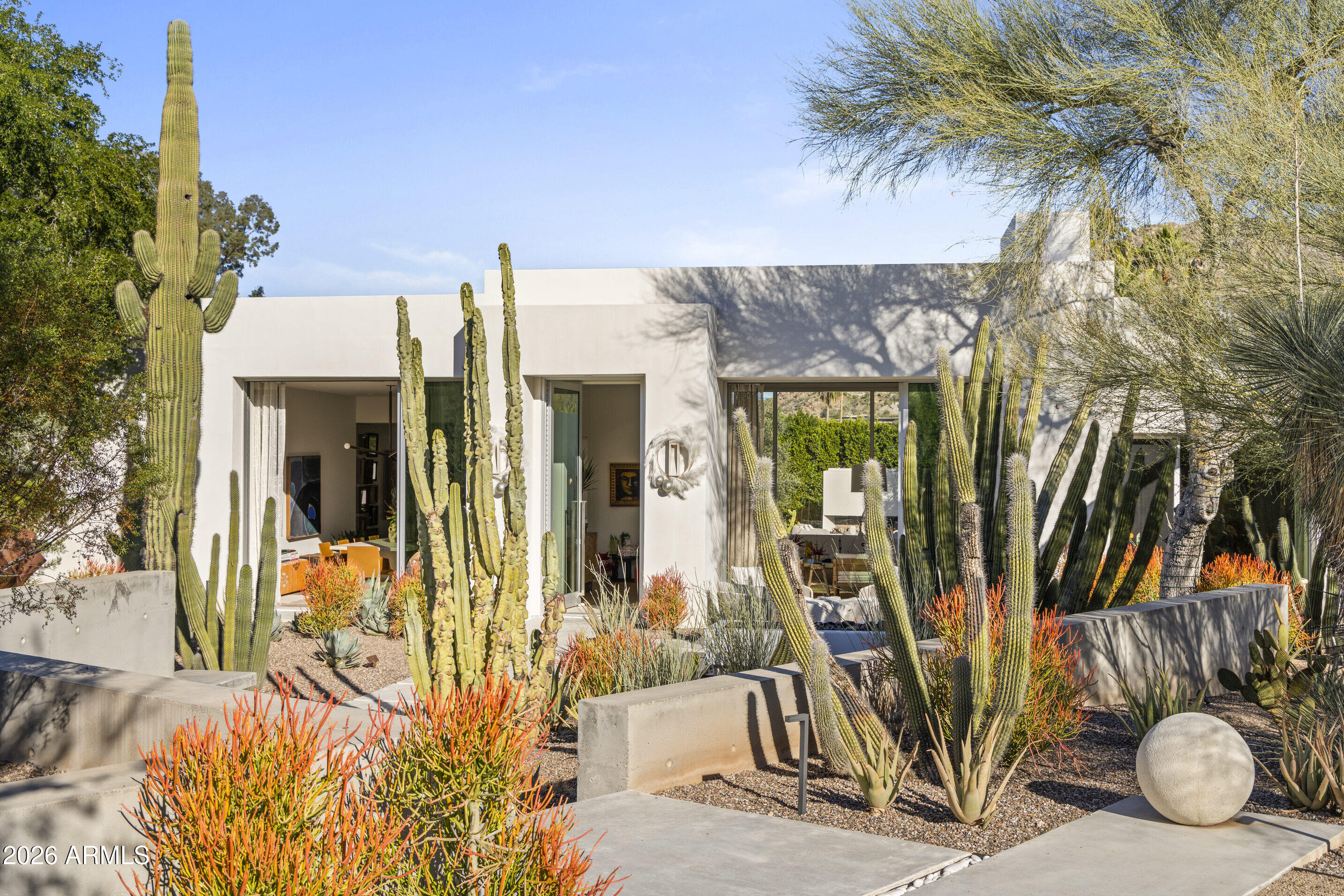 CAMELBACK MANOR - Residential