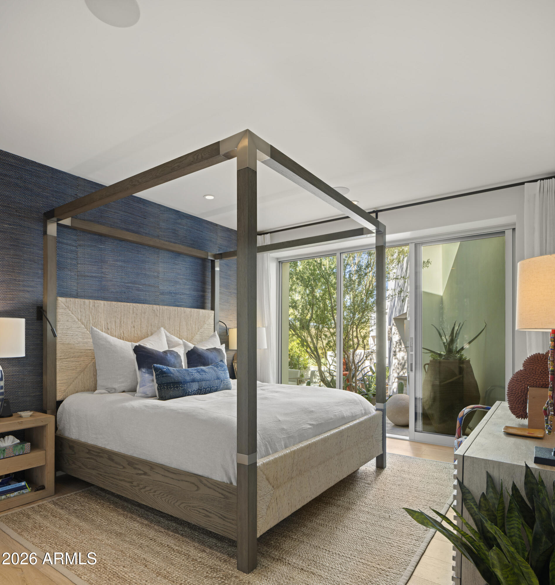 CAMELBACK MANOR - Residential
