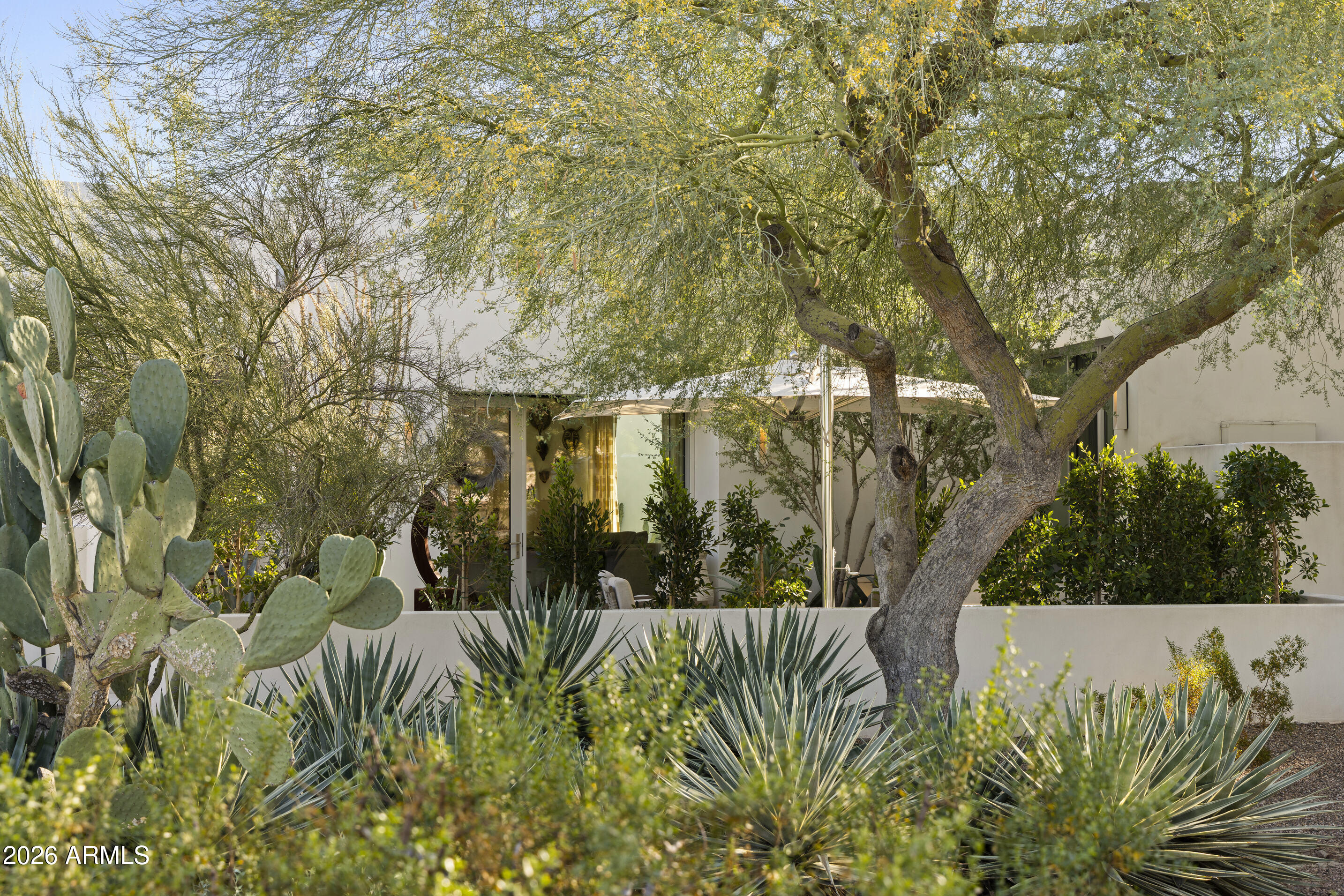 CAMELBACK MANOR - Residential