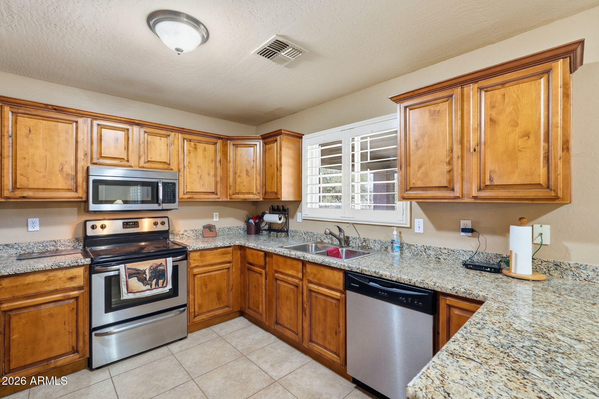 COM @ NW COR OF SEC 30-5S-9E TH S-1D E-1664.17 TH - Residential