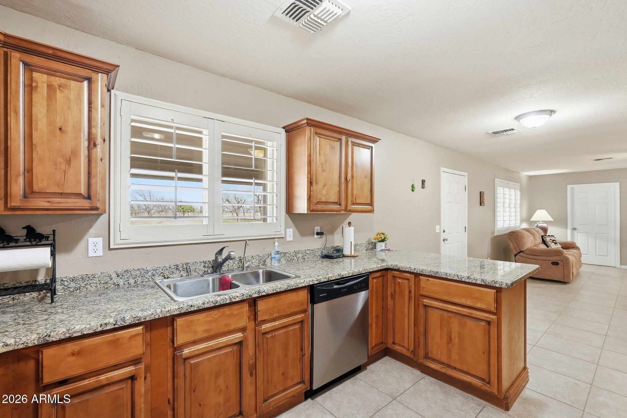 COM @ NW COR OF SEC 30-5S-9E TH S-1D E-1664.17 TH - Residential
