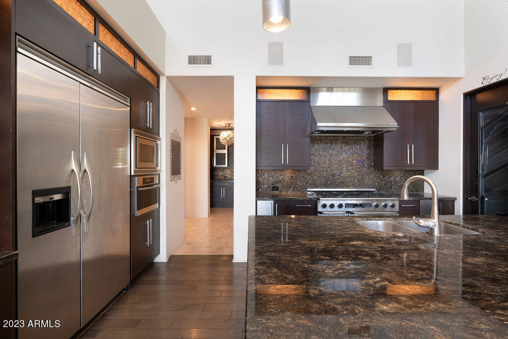 LA TIERRA ESTATES AMD - Residential