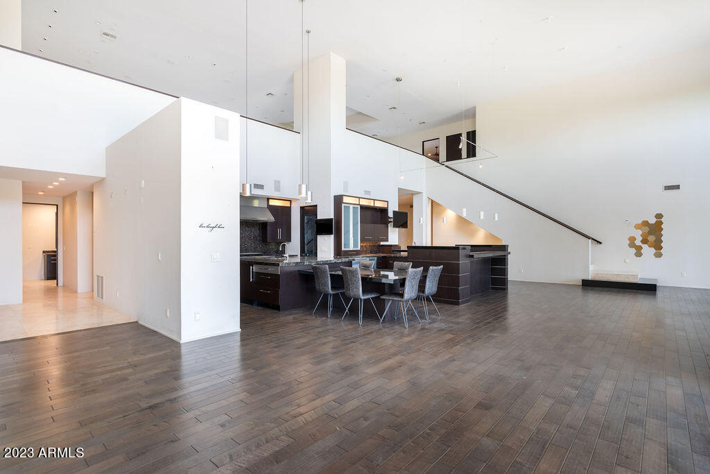 LA TIERRA ESTATES AMD - Residential