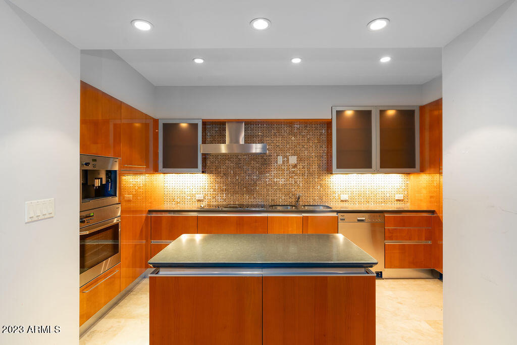 LA TIERRA ESTATES AMD - Residential